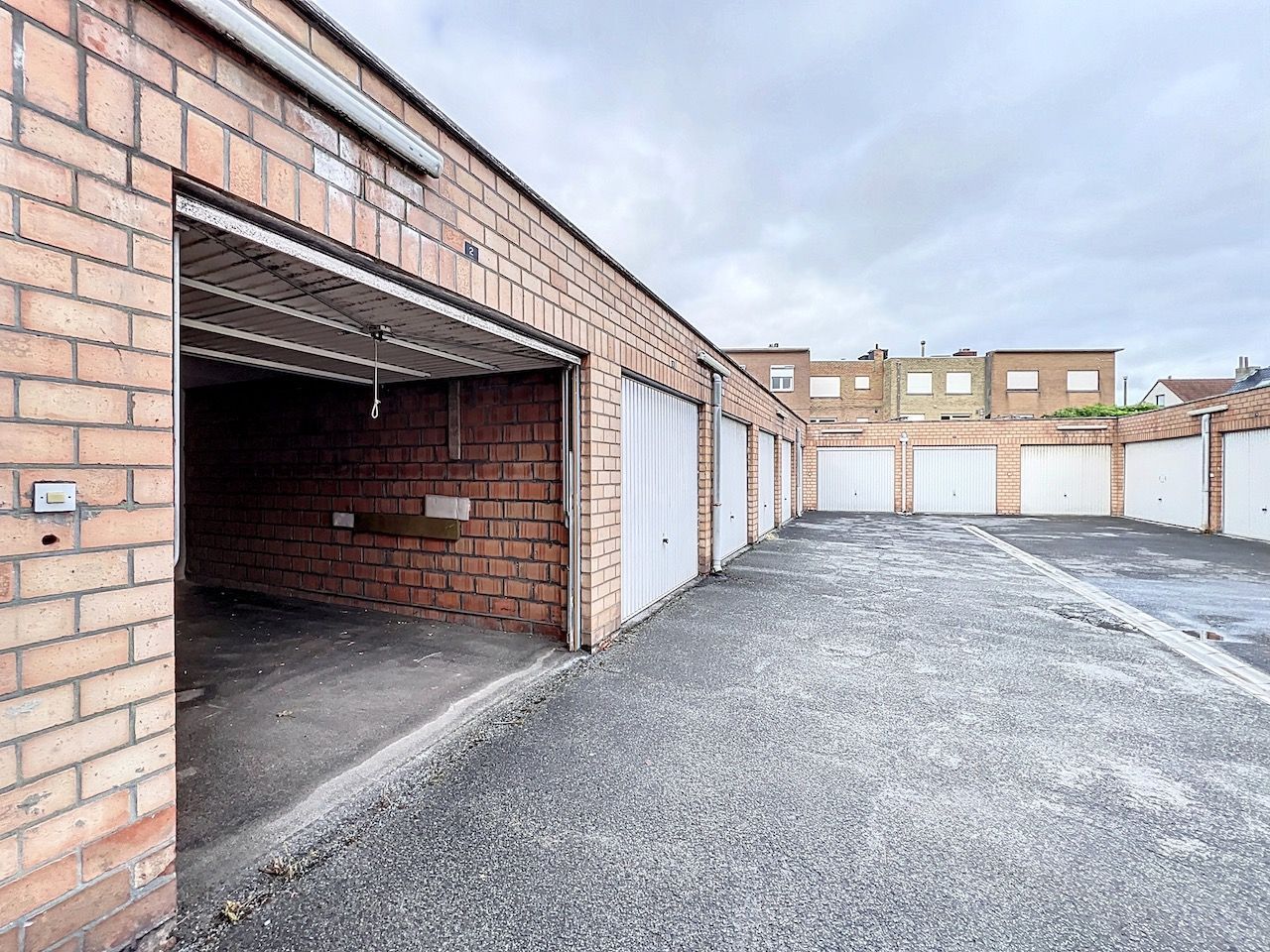 Gesloten garagebox ter hoogte van de Westkapellestraat in Heist foto 6