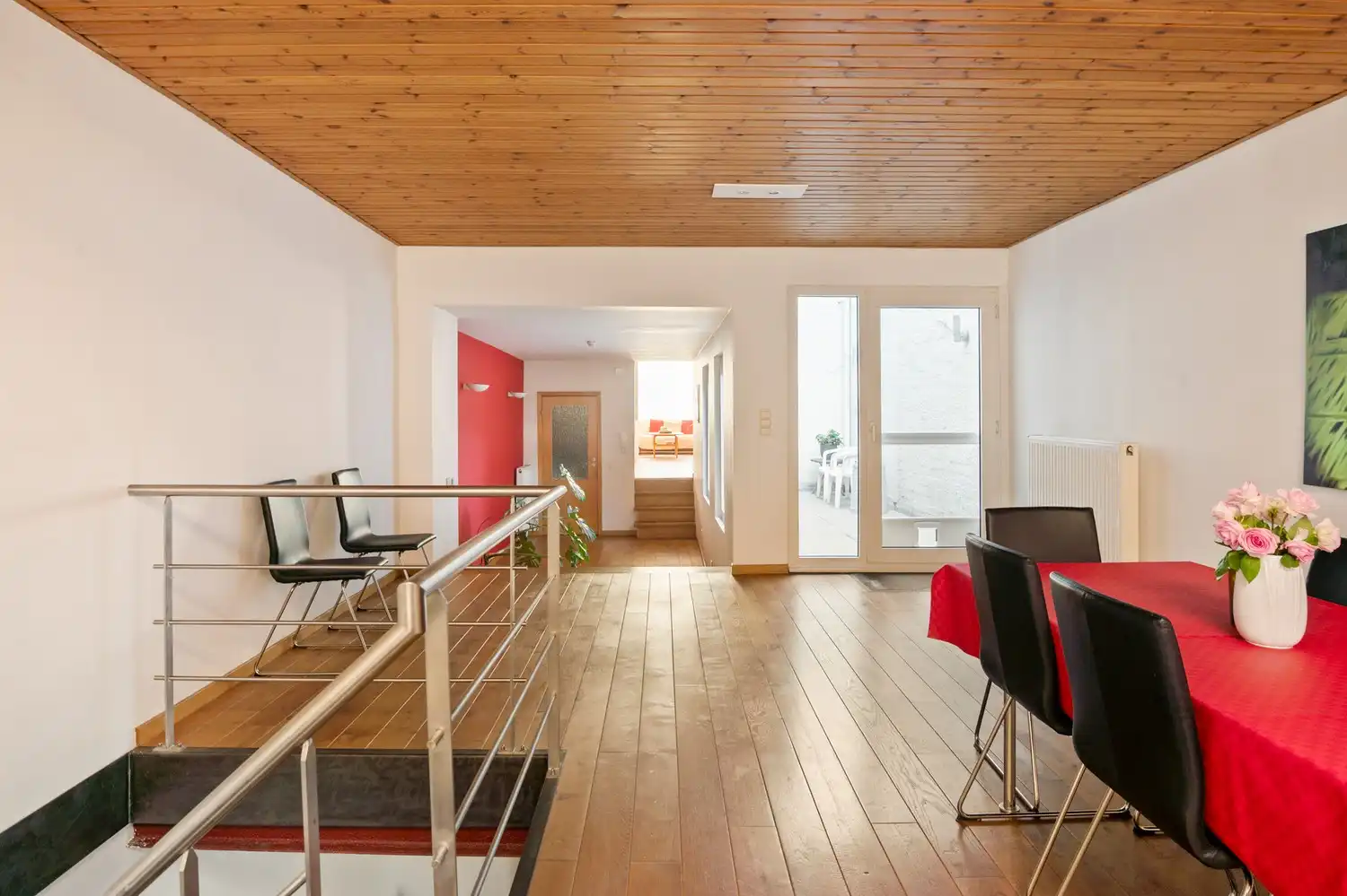 Ruime stadswoning met 4-5 slaapkamers, garage, sauna en buitenruimte! foto 15