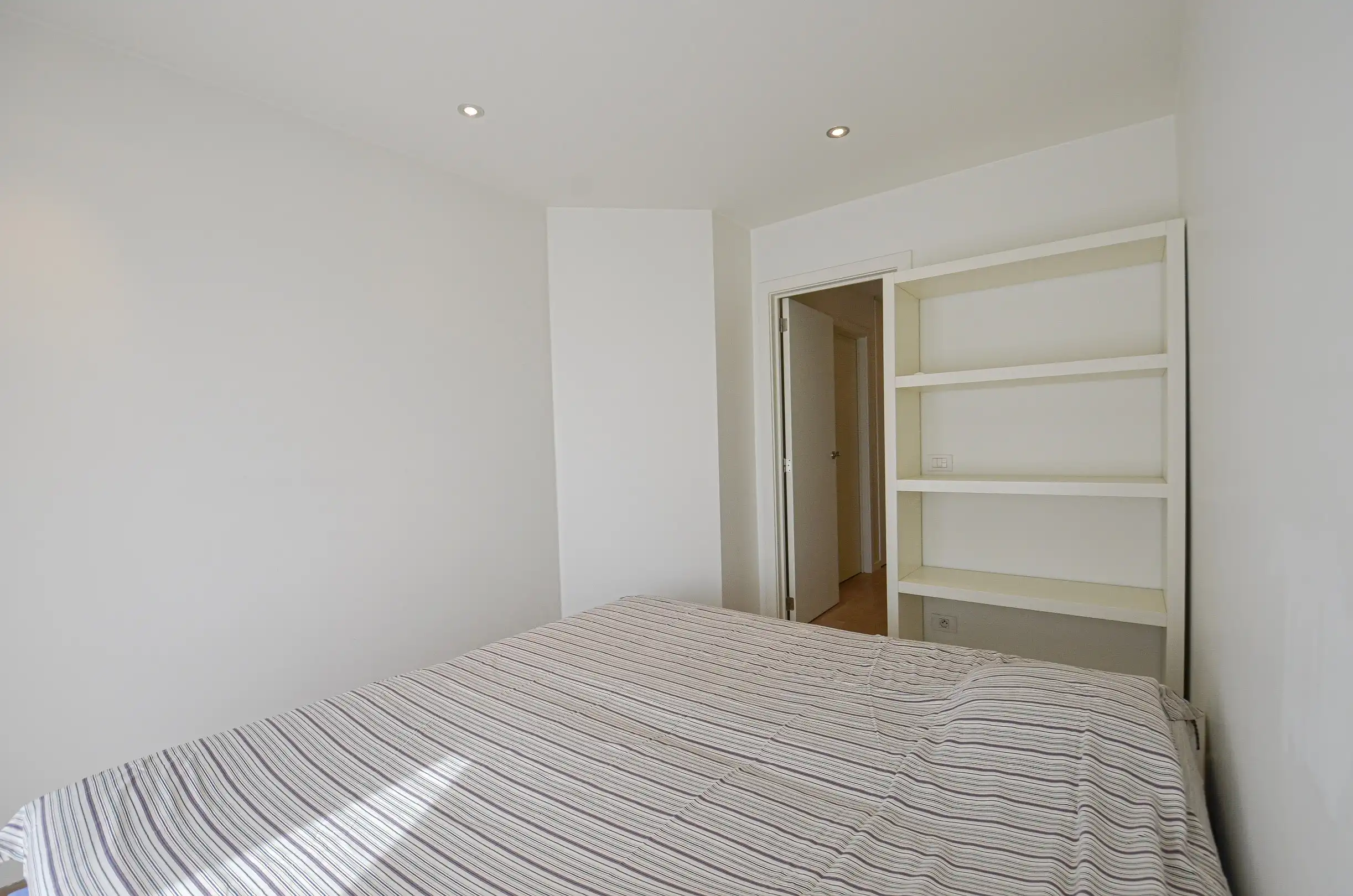 Topaanbieding – Uitzonderlijk ruim appartement gelegen in een stijlvolle residentie. foto 29