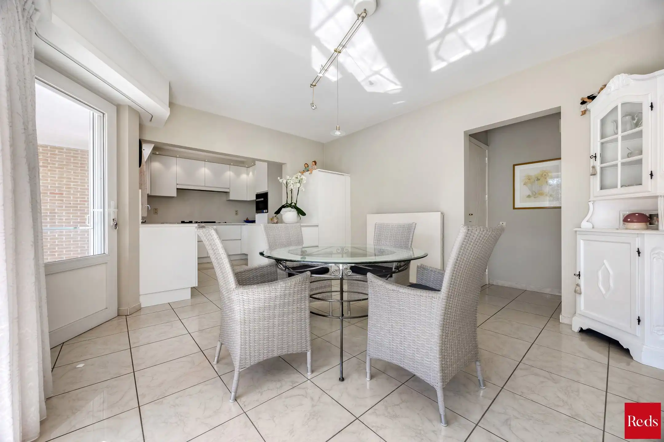 Ruime woning in oase van rust met prachtige tuin foto 9
