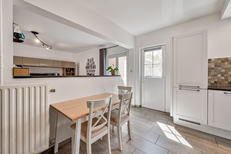 Instapklare gezinswoning met tuin & garage in hartje Dikkelvenne foto 8