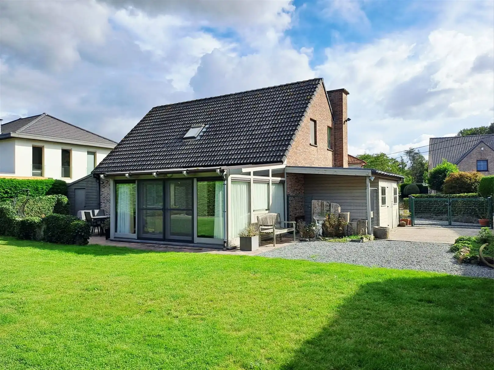 Ruime open bebouwing met grote tuin & bijgebouwen in Stekene foto 2