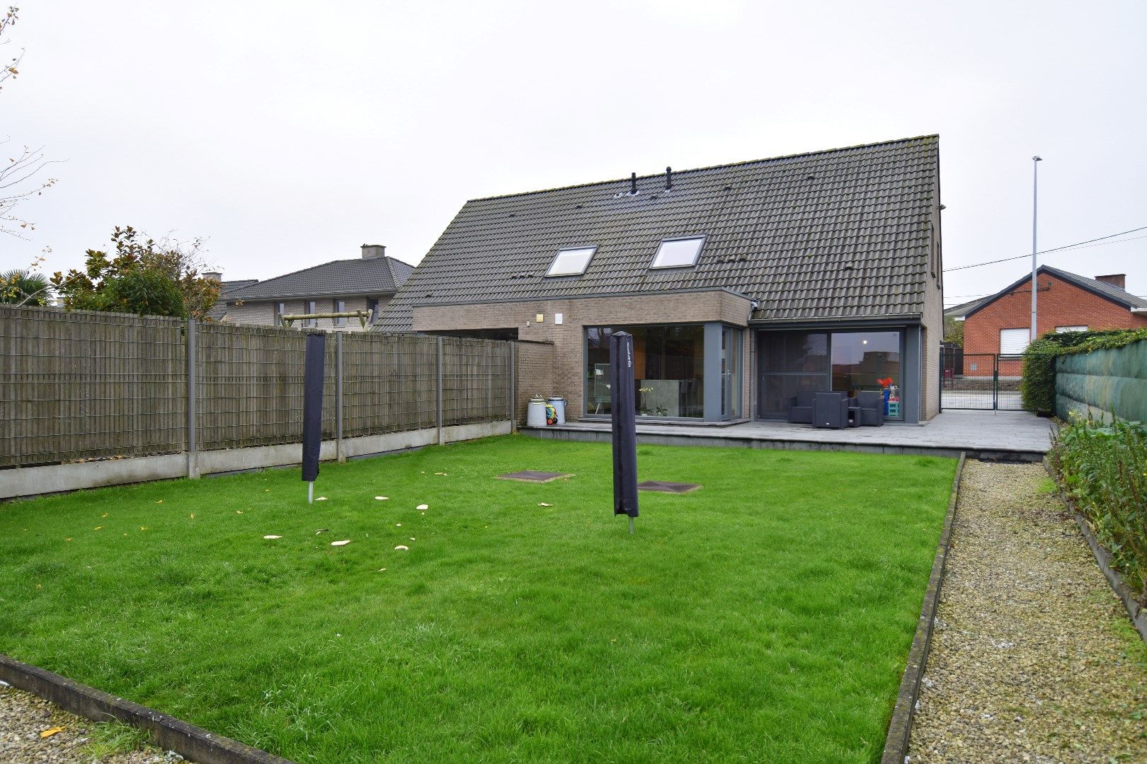 HOB (BJ 2008) met 3 slaapkamers, garage en mooi stukje tuin te koop in Sint-Eloois-Winkel foto 13