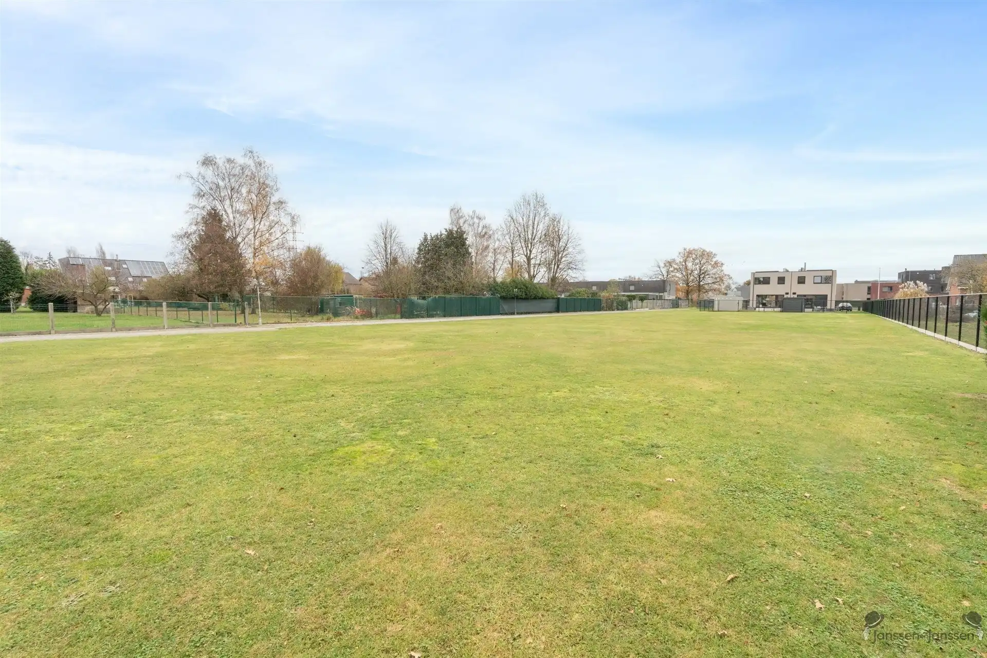 Energiezuinig villa met duplex appartement en loods op een riant perceel te Kuringen-Hasselt foto 5