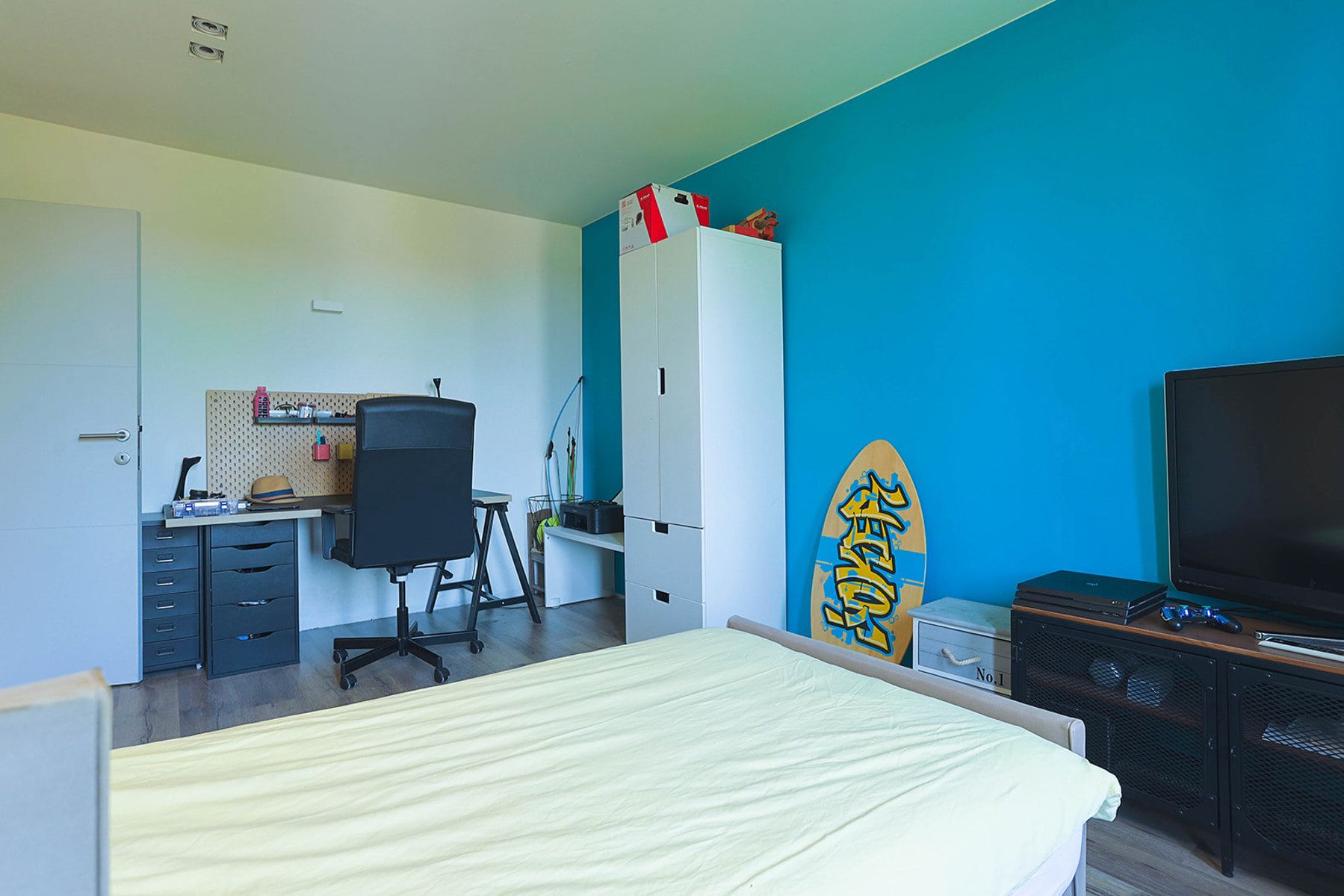 Instapklare woning met nieuwe aanbouw, 3 slks. en tuin foto 17