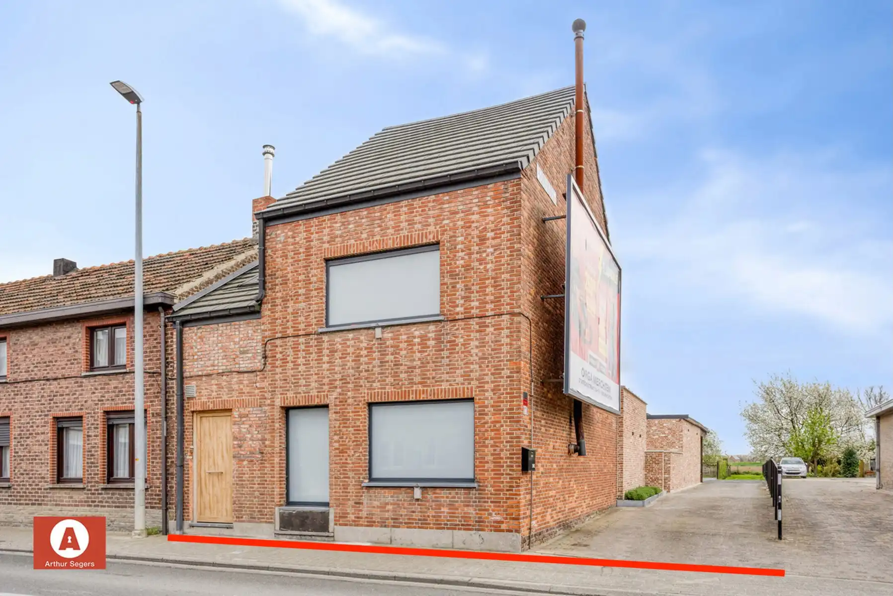 Energiezuinige gezinswoning mét atelier (40 m²) in Peizegem. foto {{pictureIndex}}