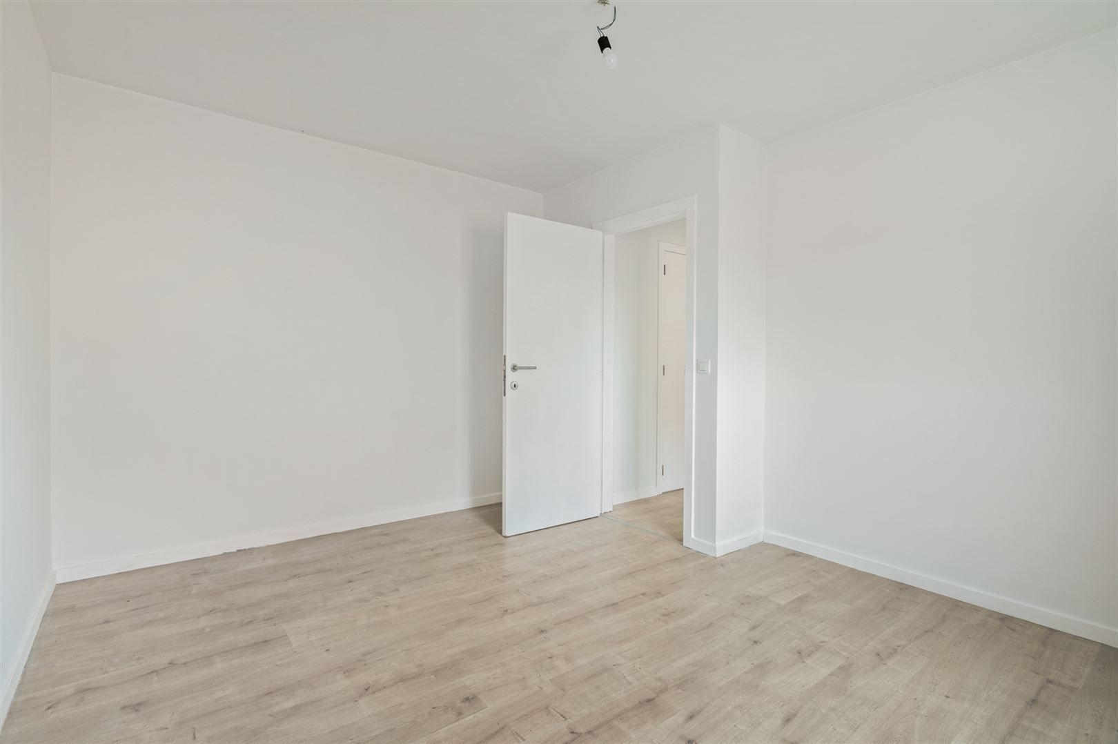 Recent appartement ca. 90m2 met twee slaapkamers, ruim terras en optionele garagebox. foto 8