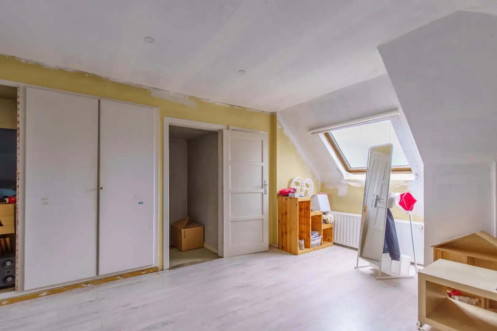 Ruime woning met vier slaapkamers en grote tuin foto 29