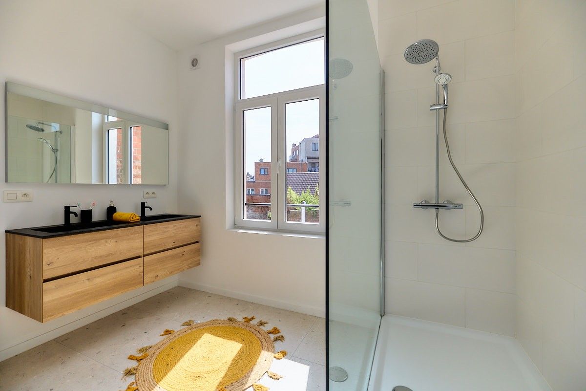 Vernieuwbouwwoning met 3 zeer ruime slaapkamers (20m²), bureau en stadstuin – instapklaar en energiezuinig foto 12