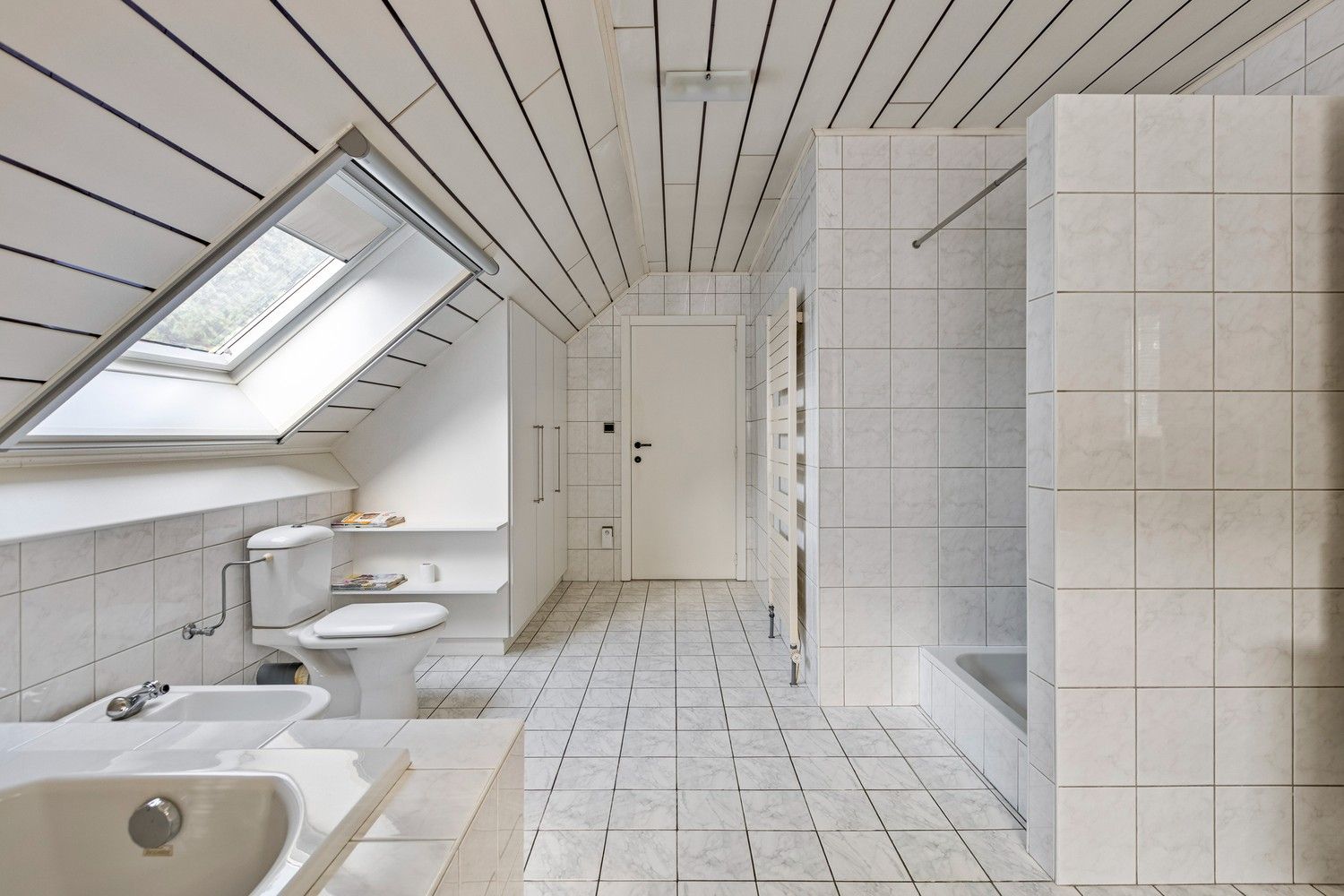Instapklare woning in een bosrijke, rustige buurt te Maasmechelen! foto 27