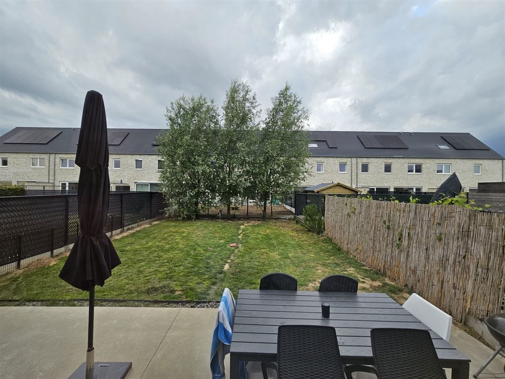 Recente gezinswoning in een rustige wijk foto 17