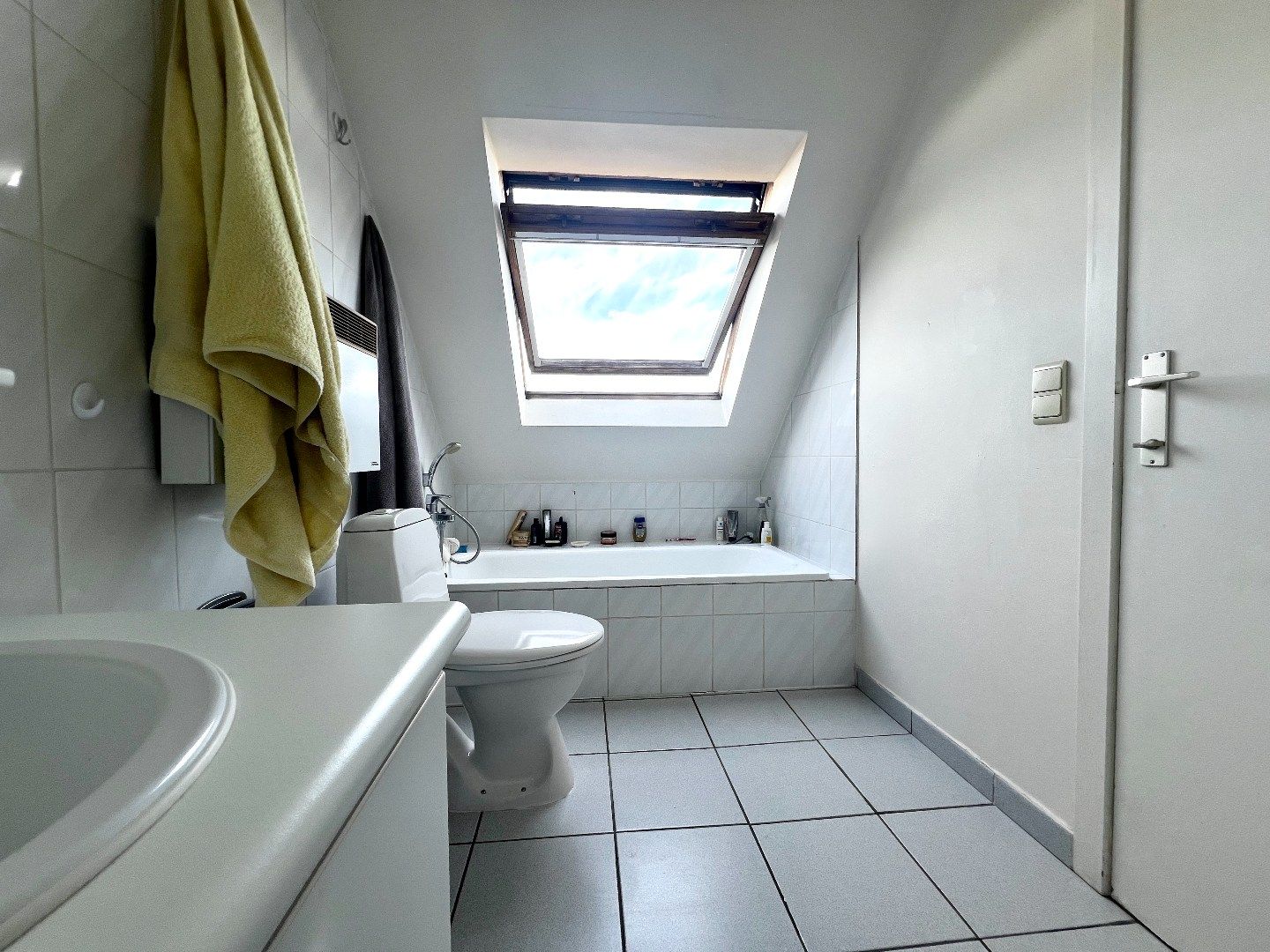 Gezellig duplexappartement met kelderberging en garage, centraal in Stasegem  foto 11