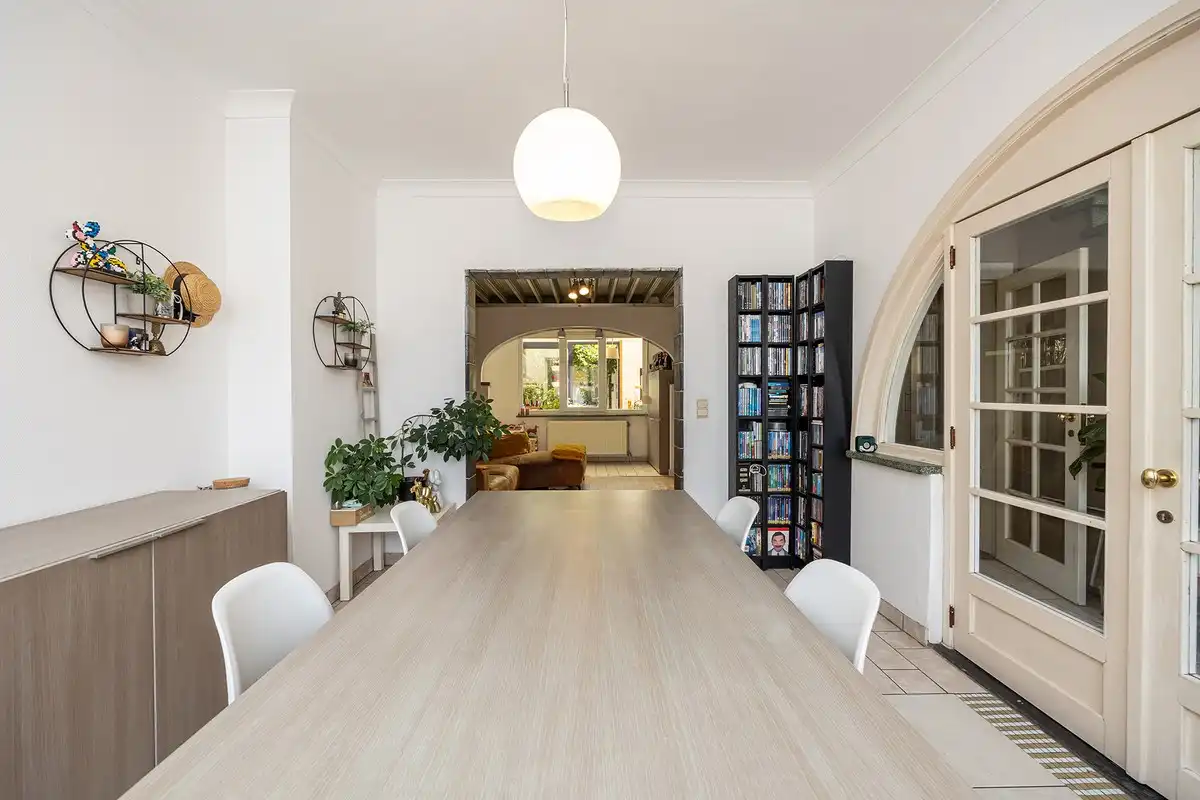 Instapklare semi half open woning met 4 slaapkamers foto 2