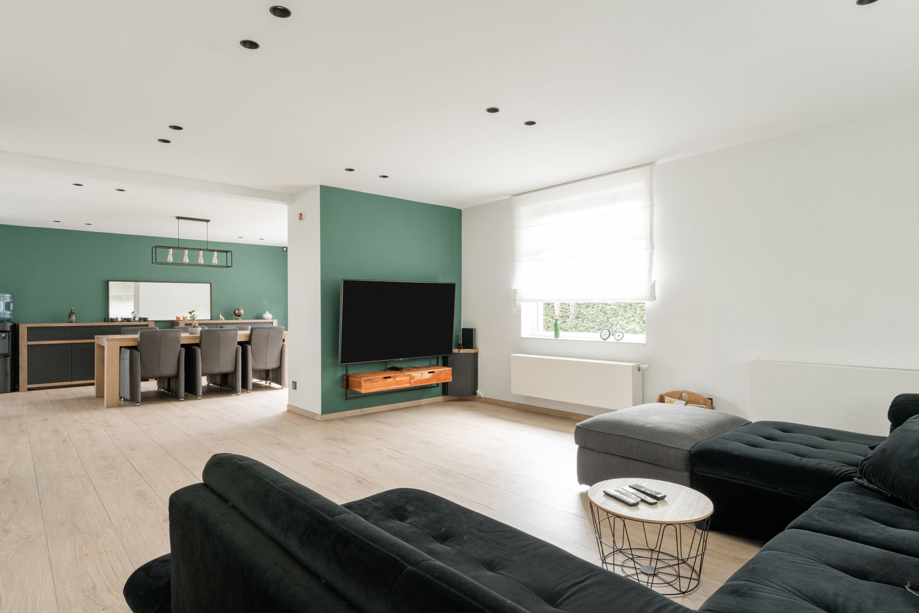 Ruime gerenoveerde woning met zwembad  foto 5