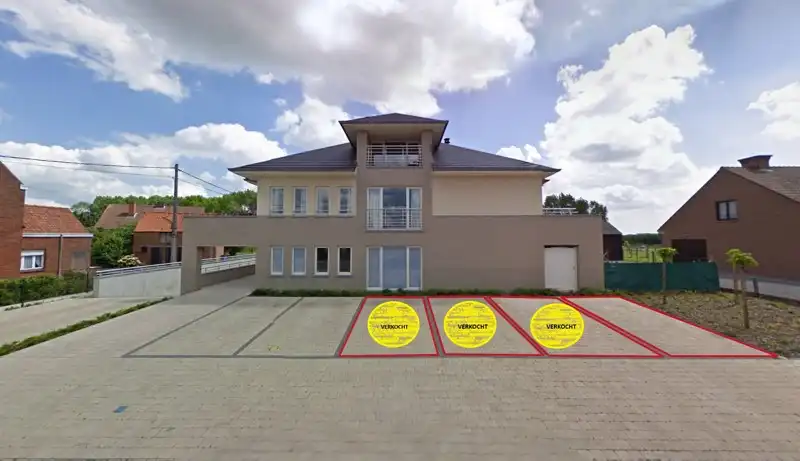 LAATSTE AUTOSTAANPLAATS te koop in Dentergem. foto {{pictureIndex}}