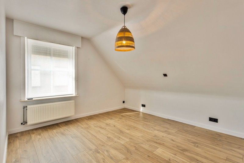 Tot in de puntjes gerenoveerde woning (2019) met 3 slaapkamers, tuin en garage vlakbij het centrum van Ingelmunster te koop! foto 17