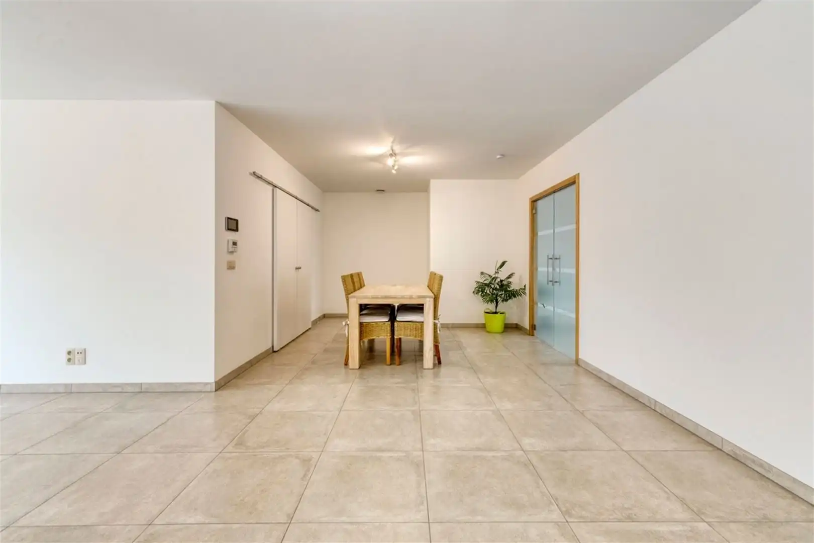 Uitzonderlijk ruime en toekomstgerichte woning met een indrukwekkende 358m² bewoonbare opp. EPC-label A. Residentiële woonwijk met winkels, scholen, horeca en andere voorzieningen vlakbij. foto 6
