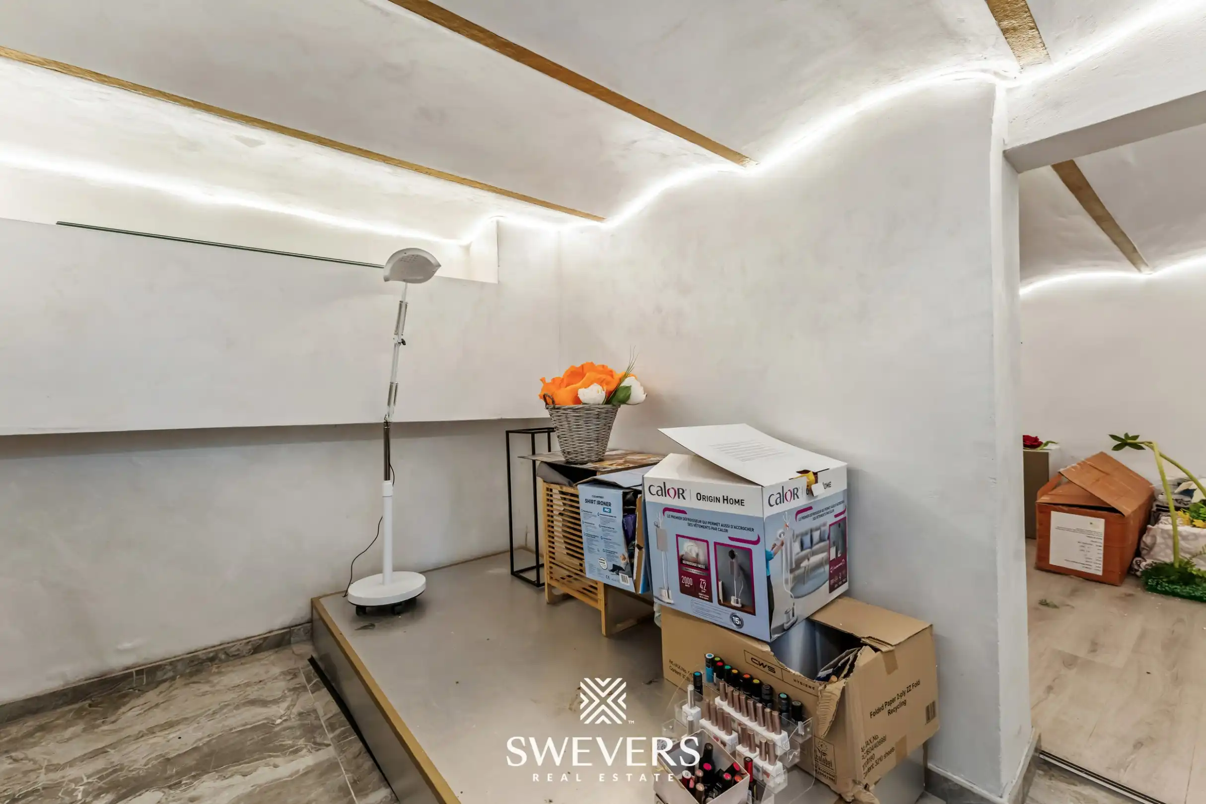 Handelspand met duplexappartement op centrale ligging in Sint-Truiden – volledig gerenoveerd in 2023 foto 17