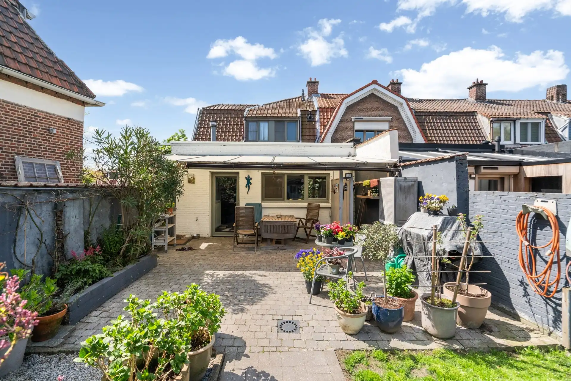 Charmante Half open bebouwing met 2 slaapkamers en prachtige tuin.  foto 12