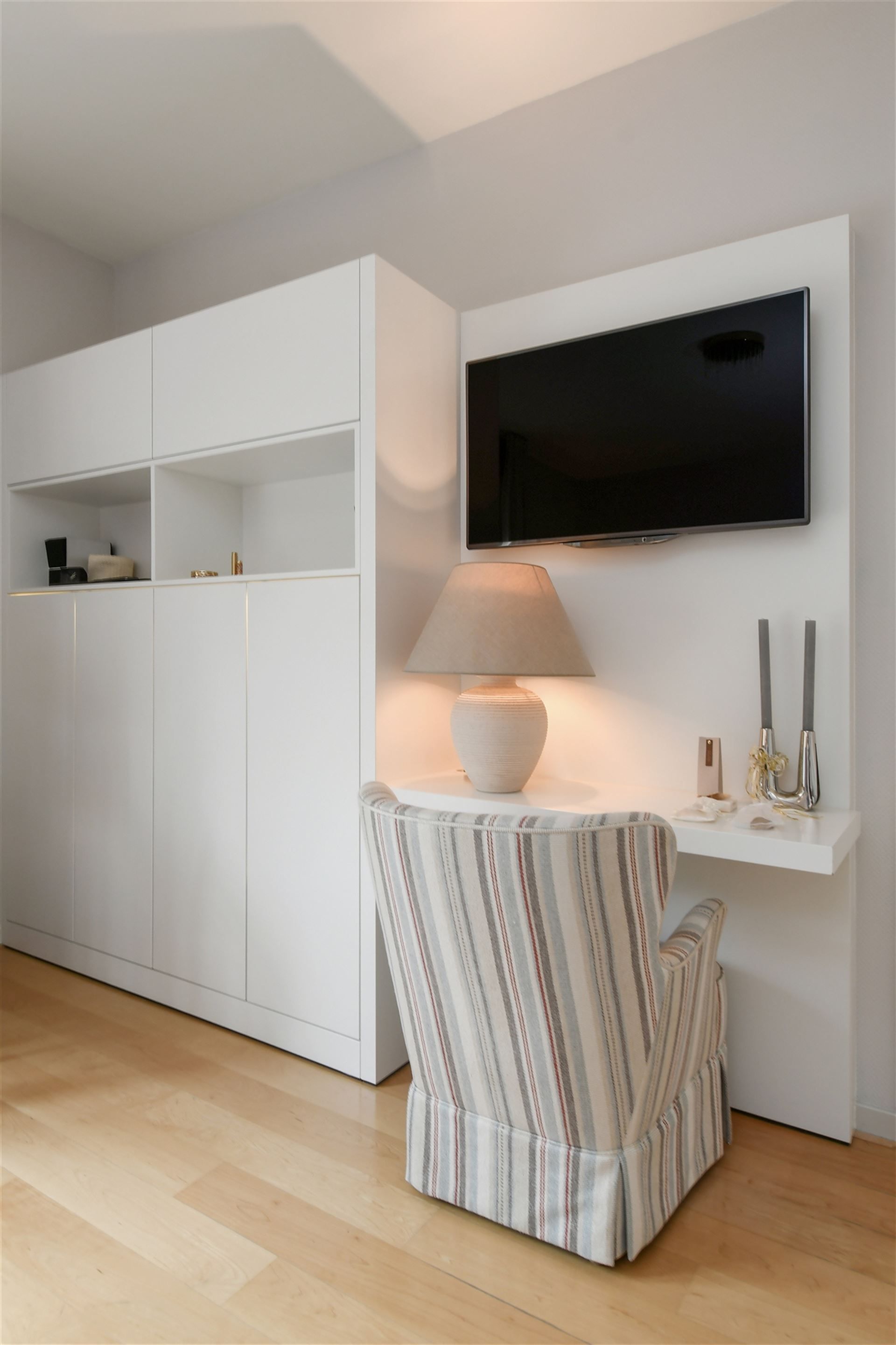 Luxueus en instapklaar appartement met 3 terrassen en ondergrondse garagebox in residentie “Leemhoek III” te Maaseik. foto 32
