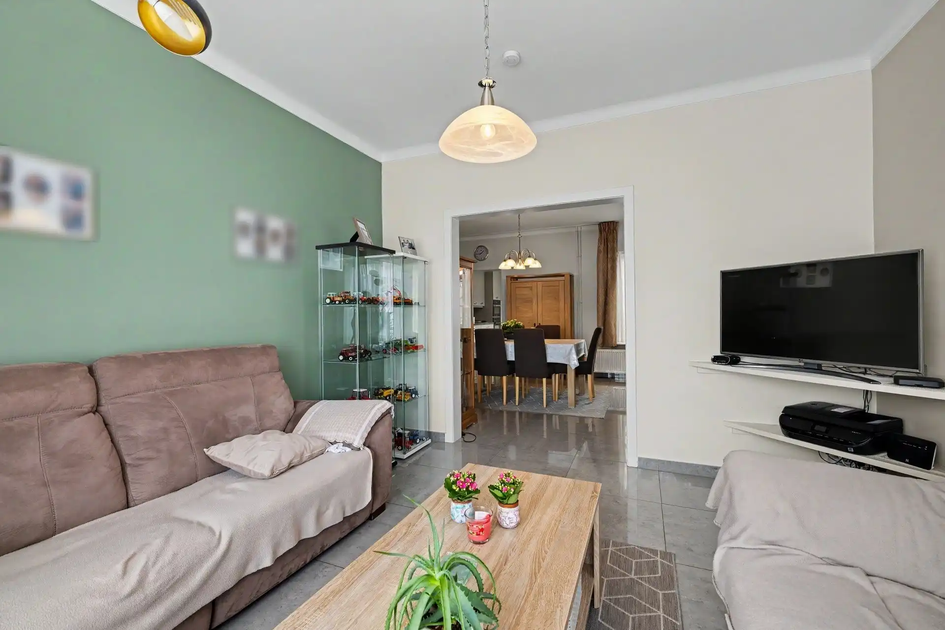 Goed gelegen halfopen bebouwing met ruime oprit, 3 slaapkamers en tuin foto 4