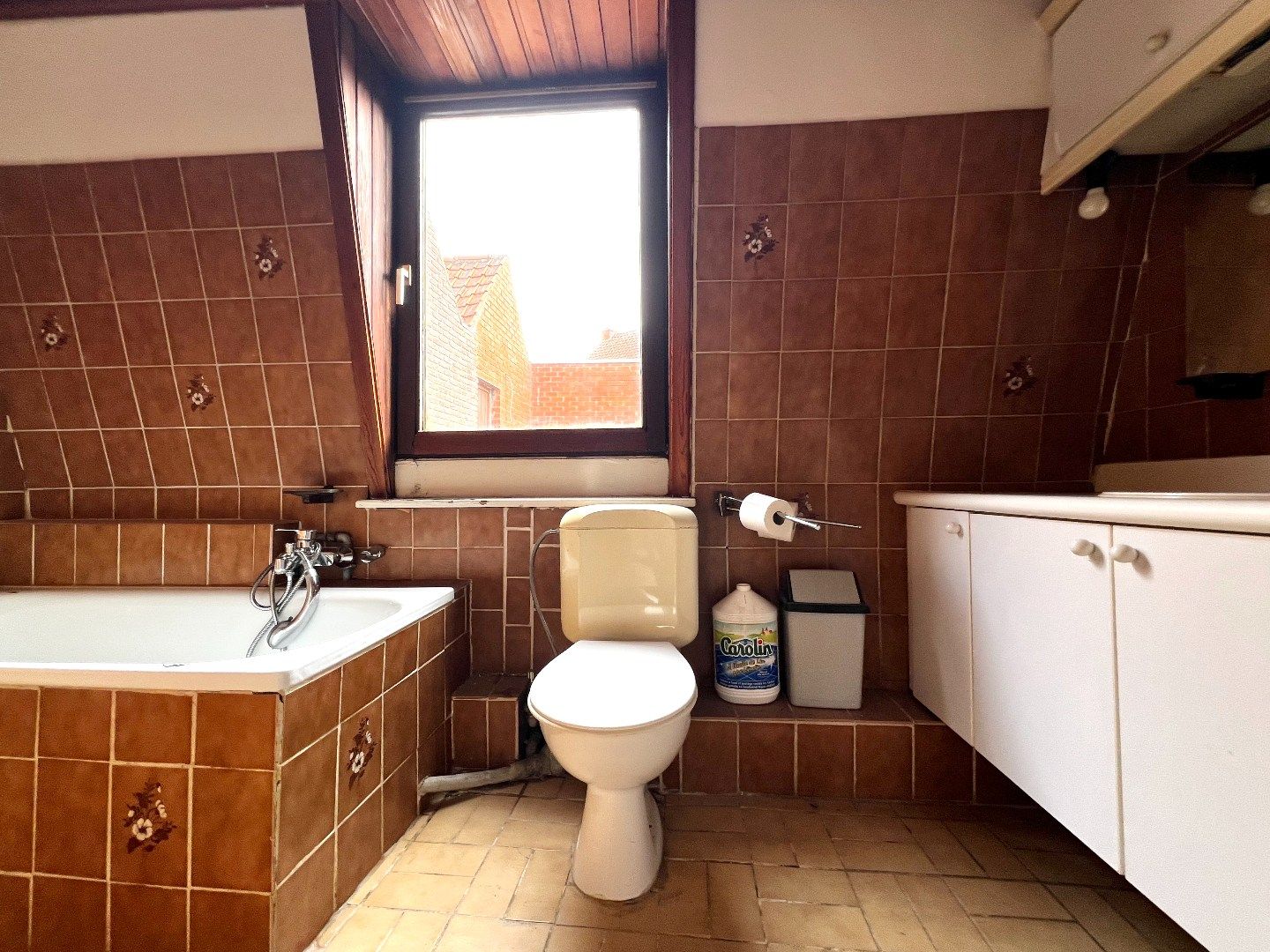 Ruime brede gezinswoning met garage te koop te Harelbeke! foto 15
