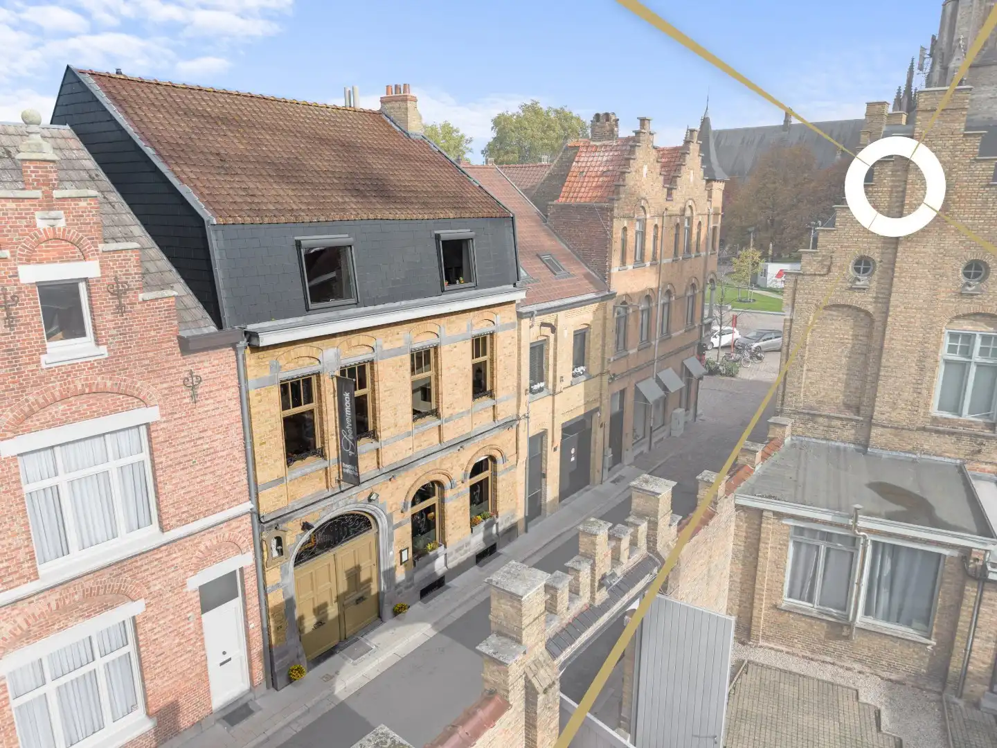Unieke herenwoning in het historische stadscentrum van Ieper foto {{pictureIndex}}