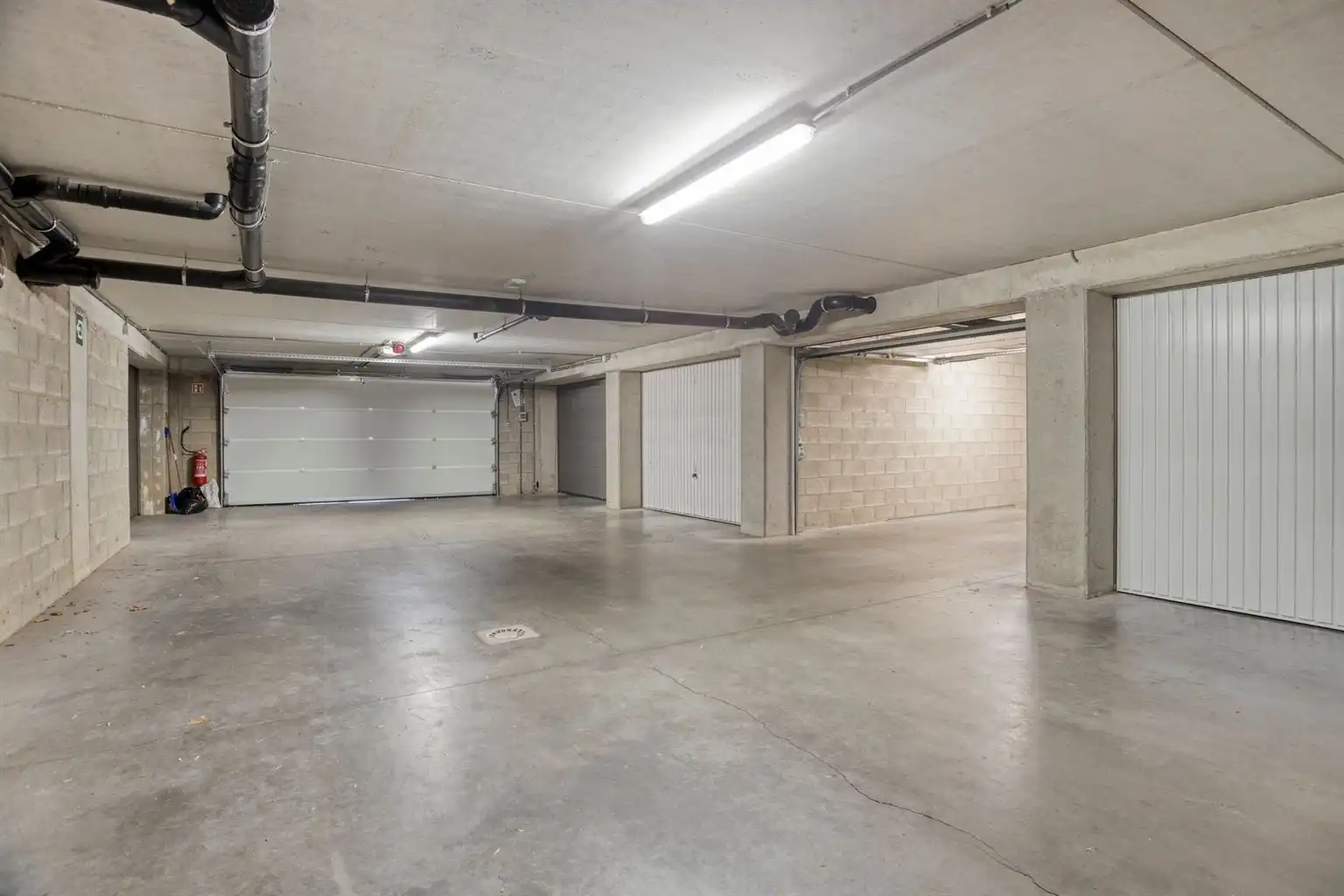 Prachtig duplexappartement met 3 slaapkamers, 2 terrassen en een inpandige garagebox, rustig gelegen op wandelafstand van het centrum van Maaseik. foto 23