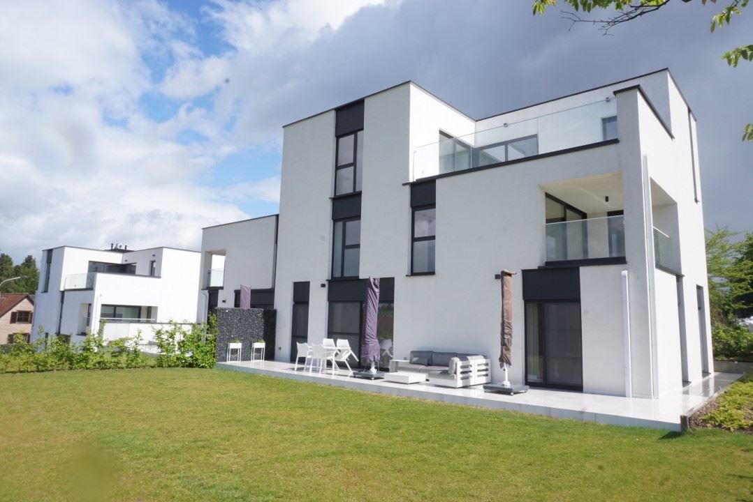 Uitzonderlijk villa-appartement met 3 kamers en 2 staanplaatsen foto 2