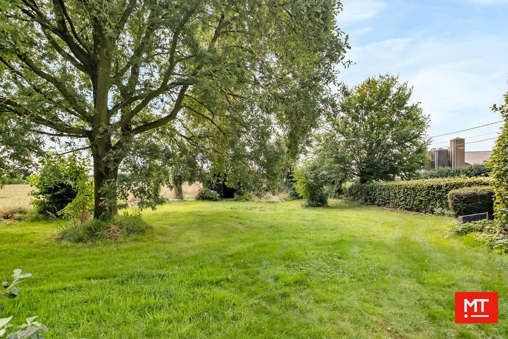 CHARMANTE WONING MET EEN PRACHTIGE TUIN OP EEN LANDELIJKE LOCATIE TE BESELARE foto 3