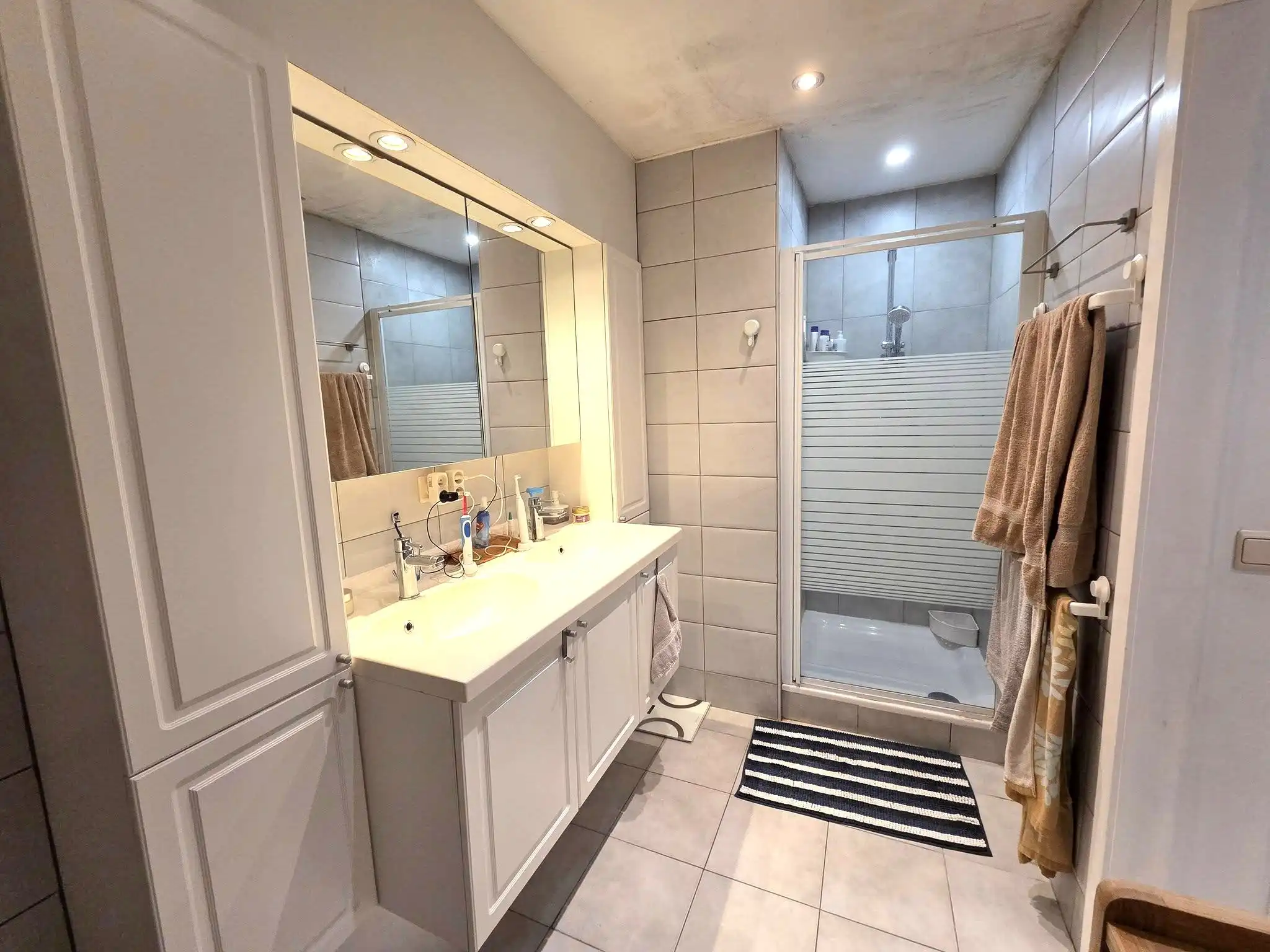 Woning met ruime garage. foto 14