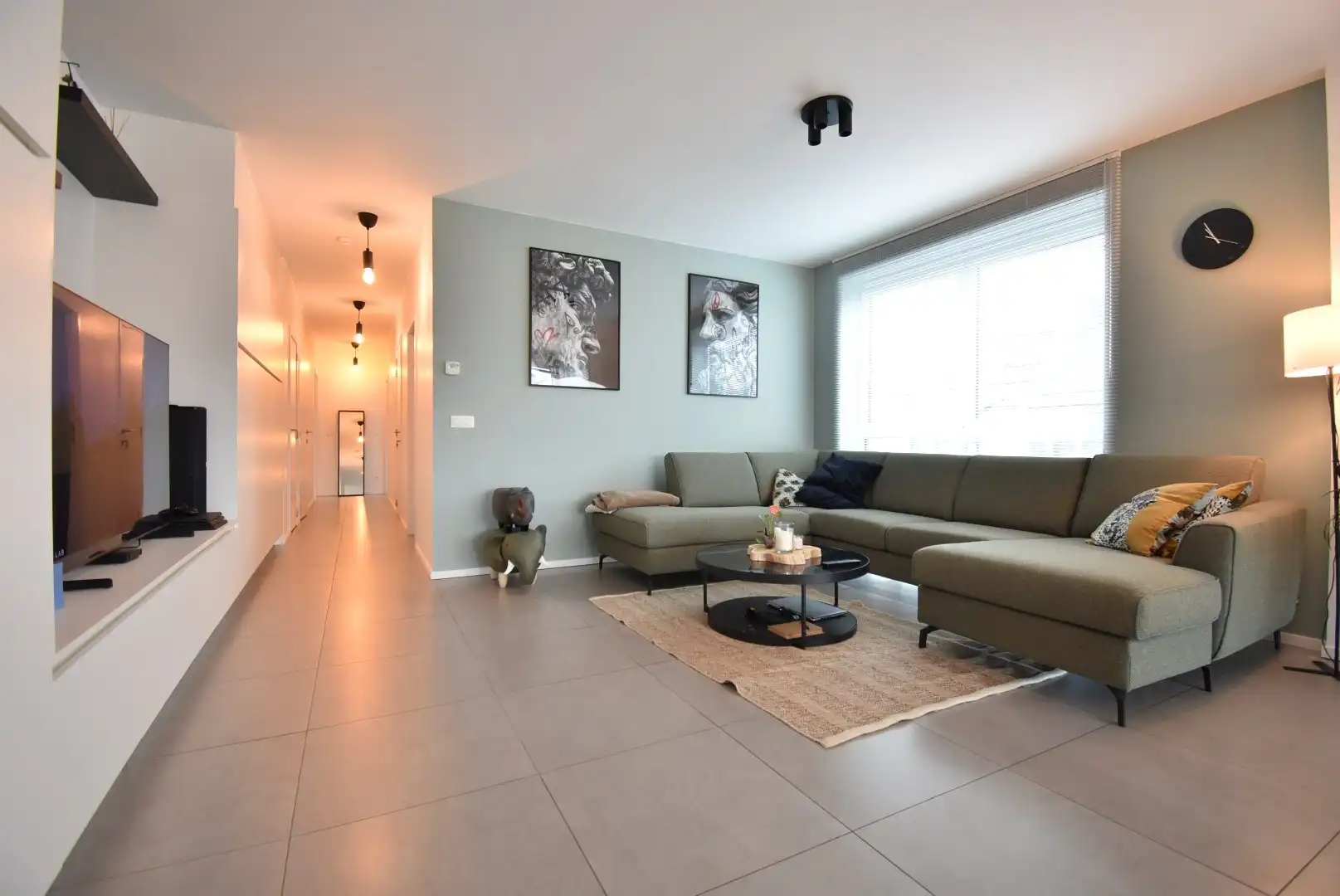 Knap en zeer degelijk afgewerkt twee-slaapkamer appartement met terras in hartje Hoeselt foto 2
