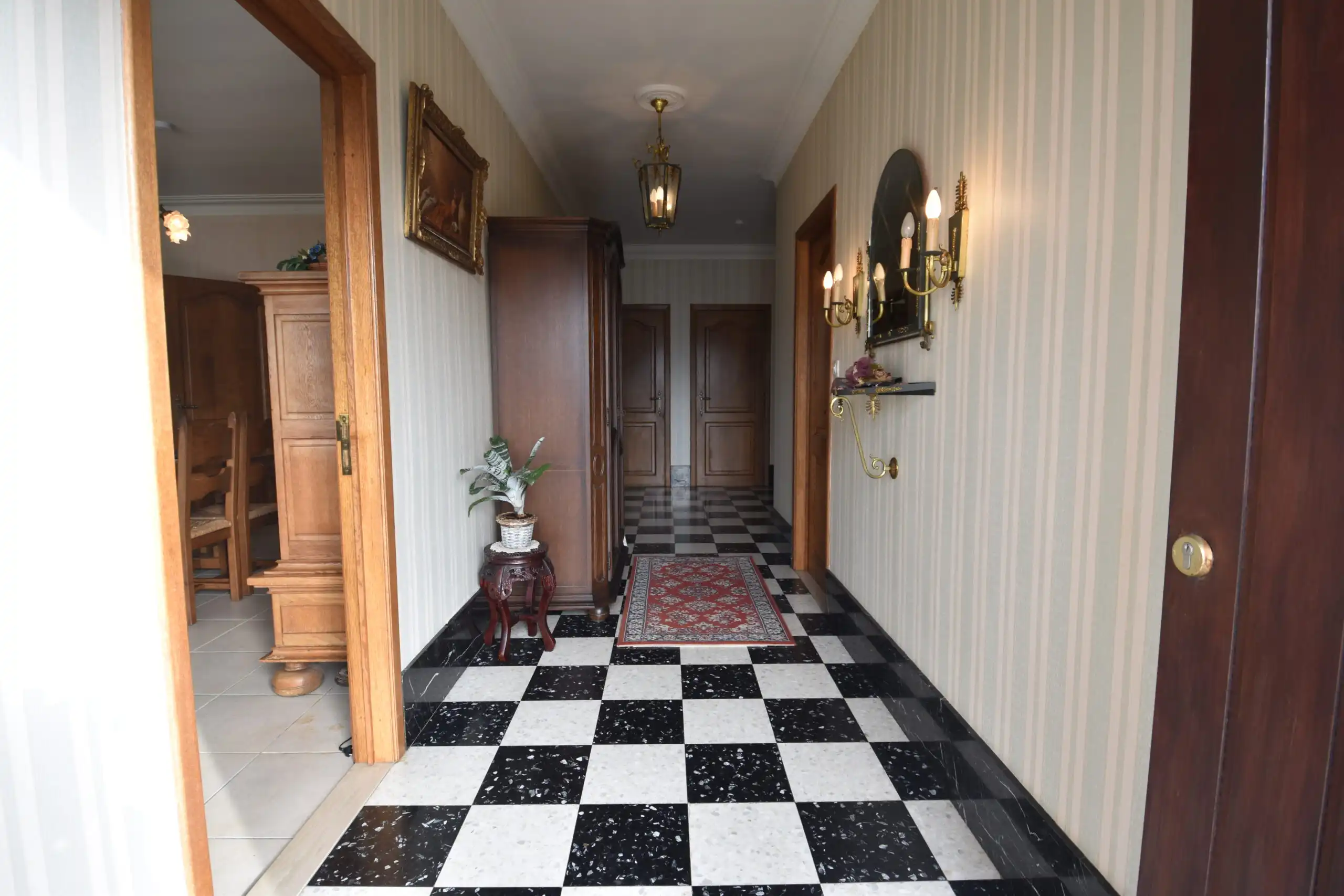 Sfeervolle bungalow met tuin en volop potentieel voor jouw persoonlijke touch! foto 2