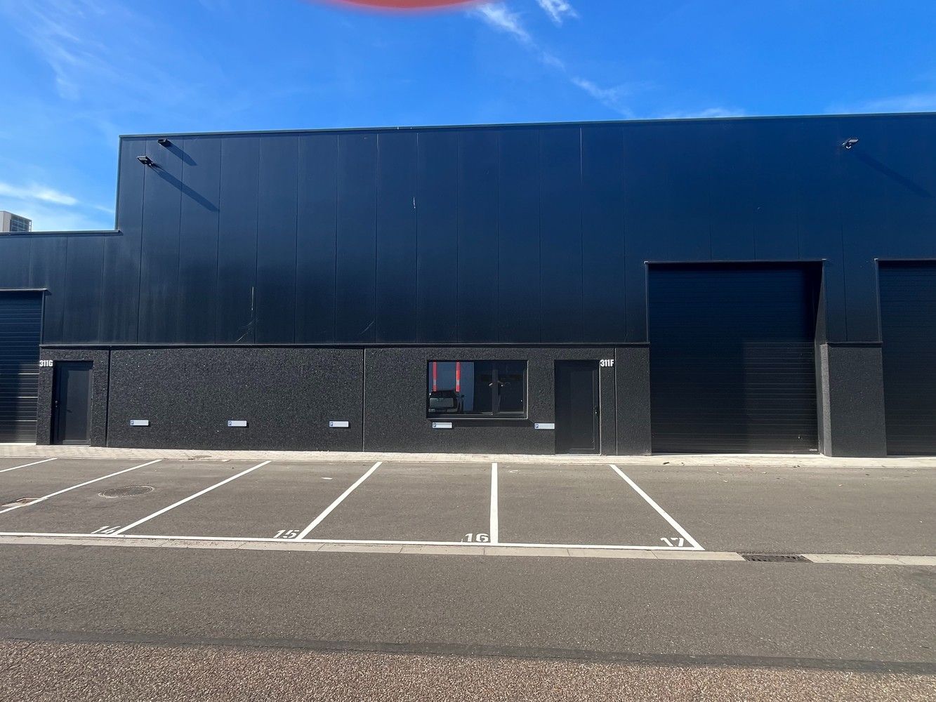 KMO-unit 225m² foto {{pictureIndex}}