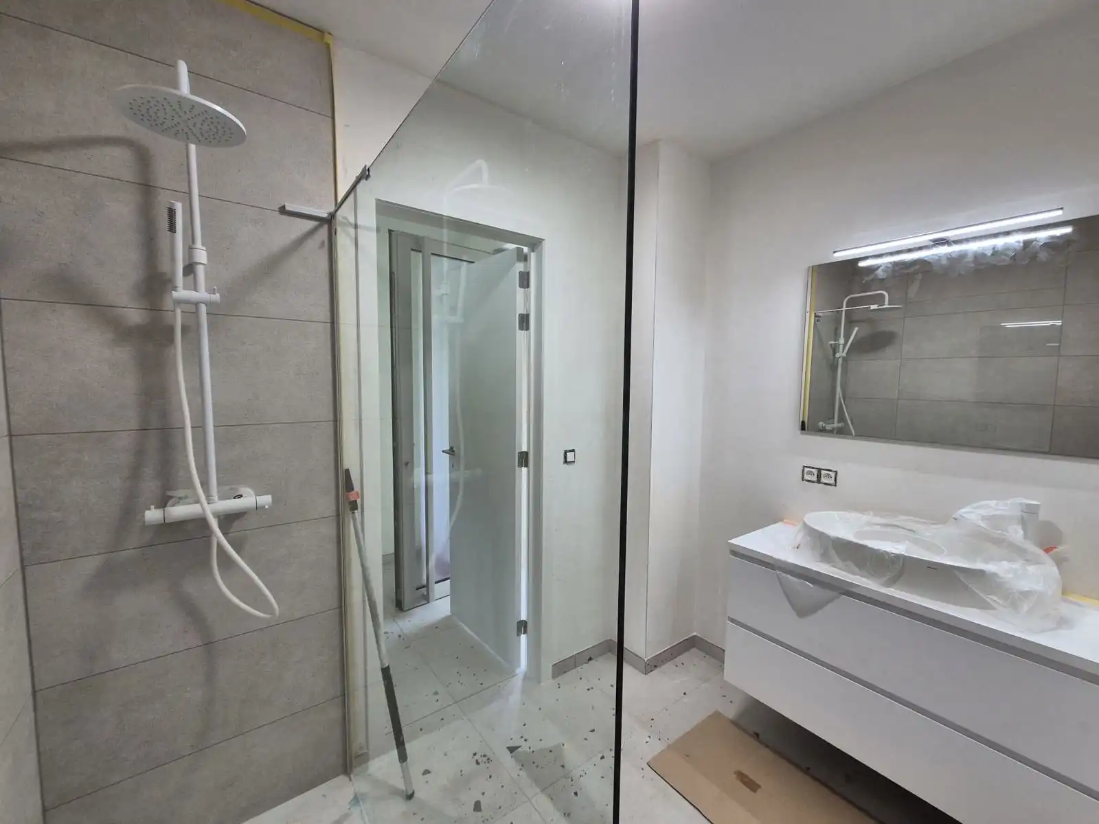 Gelijkvloers nieuwbouwappartement met 2 slaapkamers en tuin foto 9