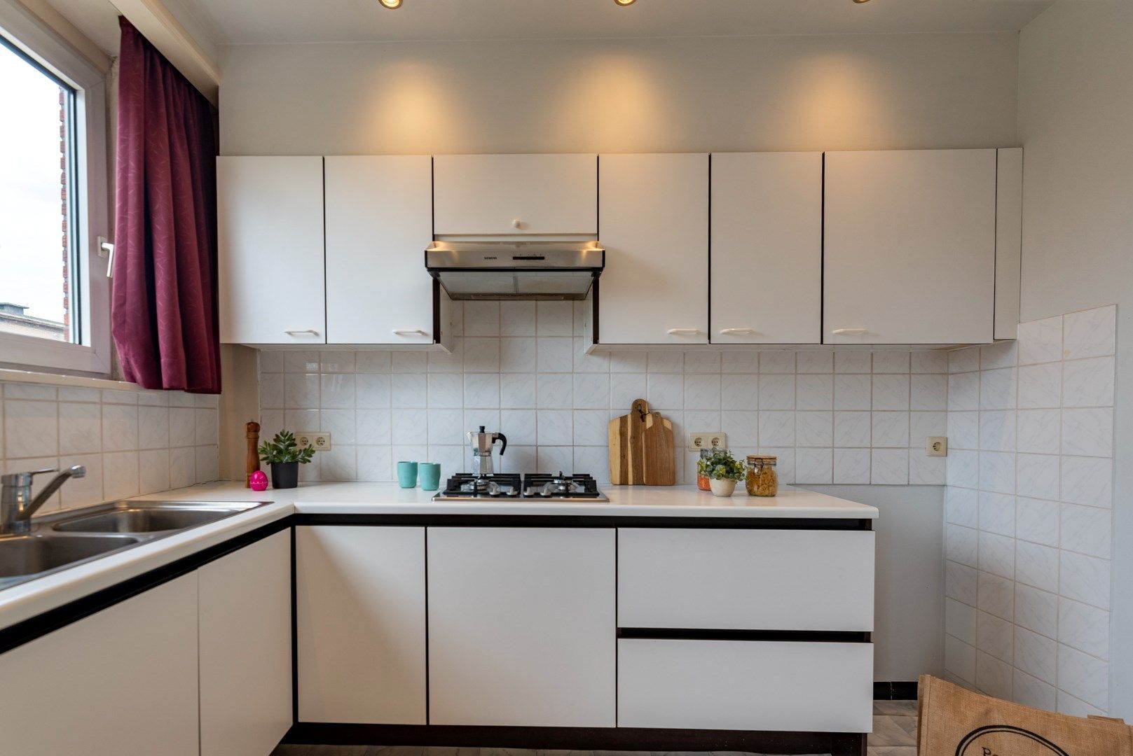 Ruim 2 slaapkamer appartement met garage in Boechout! foto 6