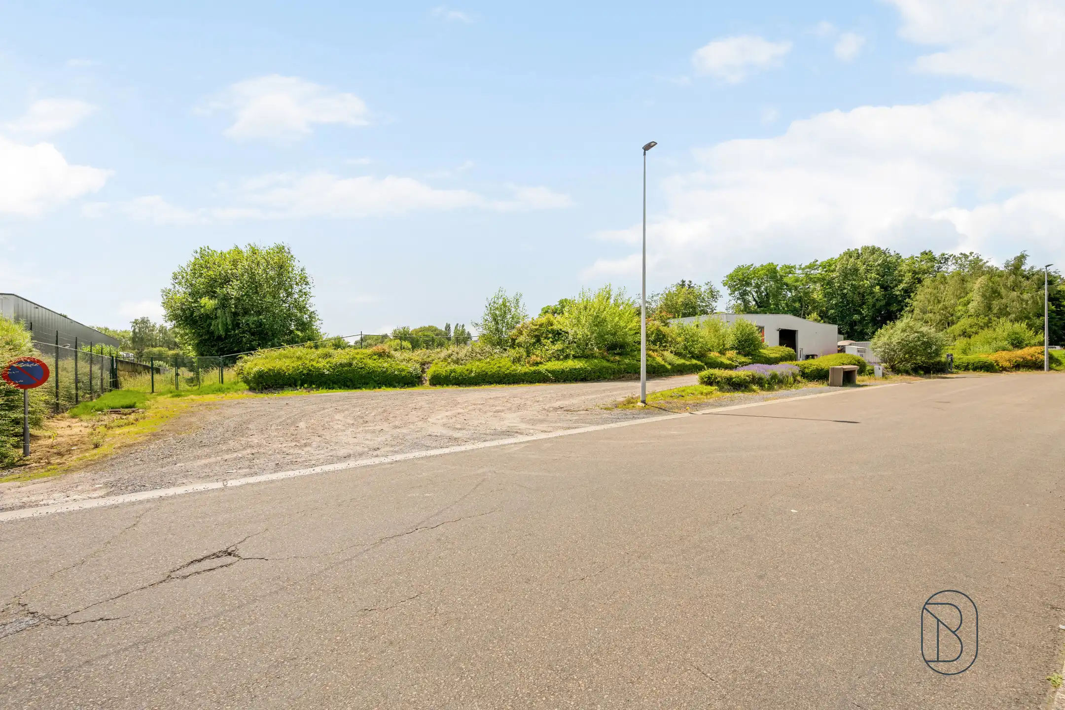 Loods met appartement + studio op 1,45 hectare foto 4