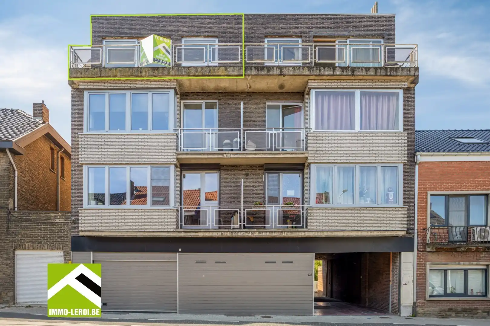 Ruim appartement met bovenliggende studio en garage foto {{pictureIndex}}