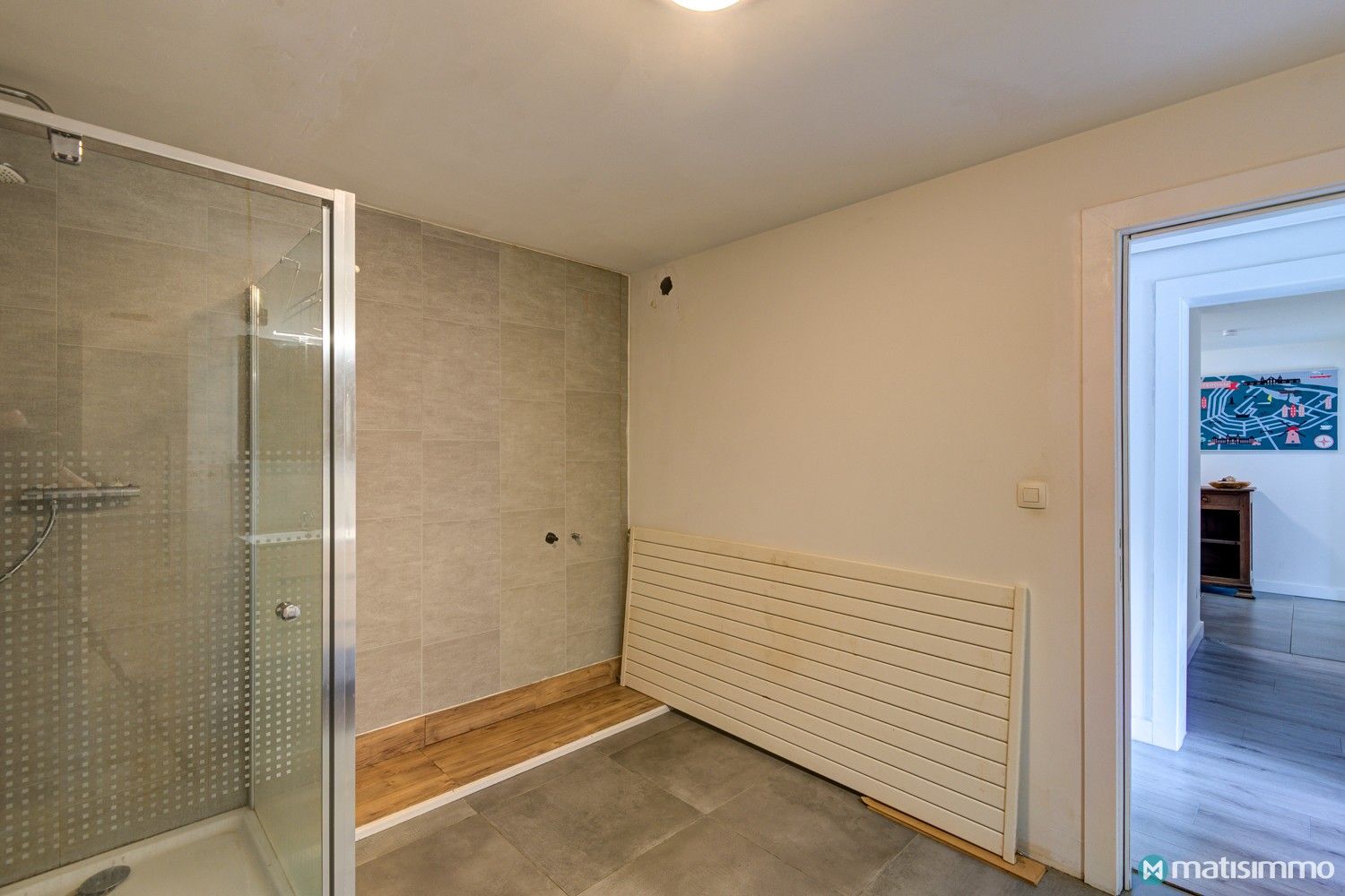 GERENOVEERD, INSTAPKLAAR GELIJKVLOERS APPARTEMENT MET 2 SLAAPKAMERS OP RUSTIGE LIGGING IN AS foto 16