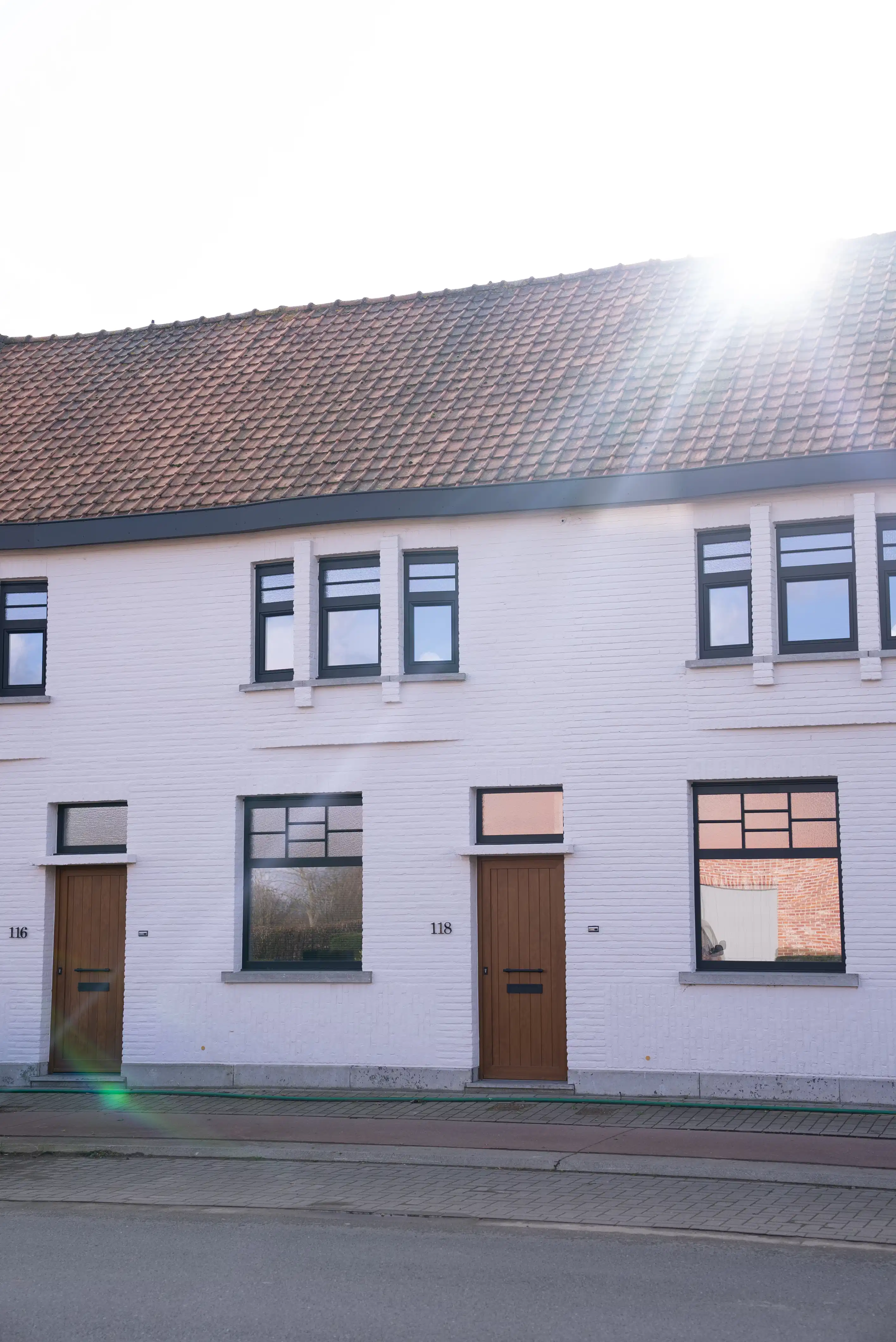 Drongenstraat 118 - 9160 Lokeren - Instapklare, prachtig gerenoveerde rijwoning in een rustige en praktische omgeving foto {{pictureIndex}}