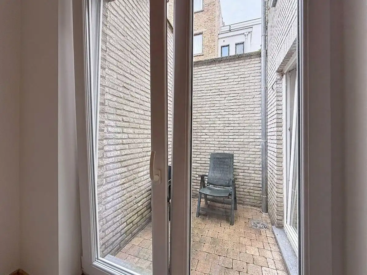 Verhoogd gelijkvloers appartement met twee slaapkamers en achterliggend terras nabij de Kinkhoorn en Zeedijk foto 7