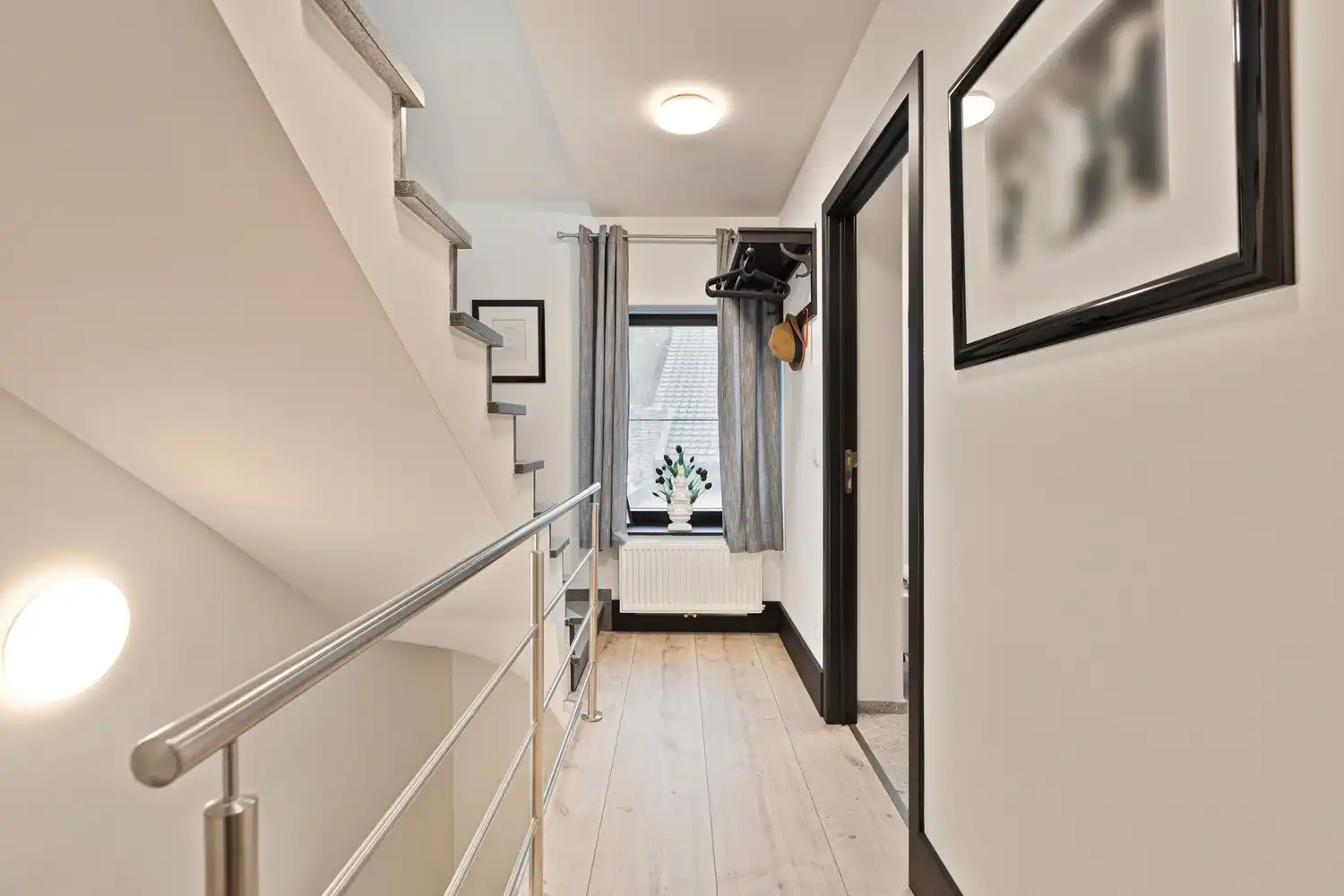 Karaktervolle woonst met indrukwekkend interieur in hartje Oud-Rekem! foto 18