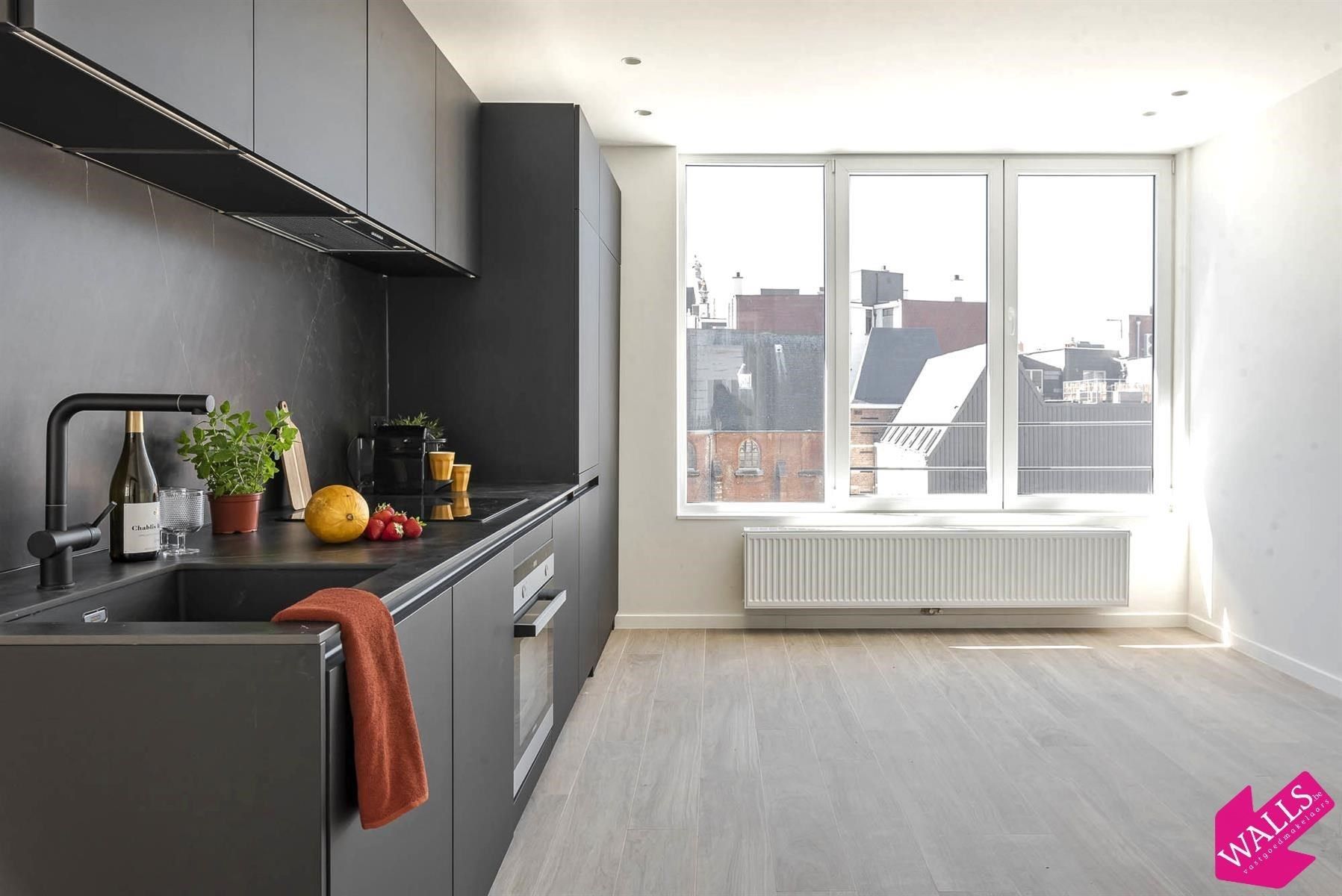 Luxueus gerenoveerd appartement op topligging foto {{pictureIndex}}