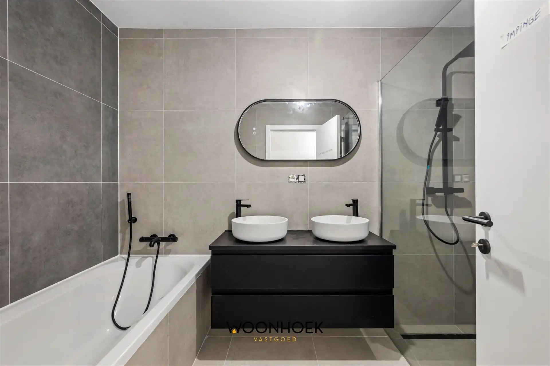 Gerenoveerde, 6-slpk woning, zonnige tuin en 2 bdkms te Sint-Niklaas! foto 6