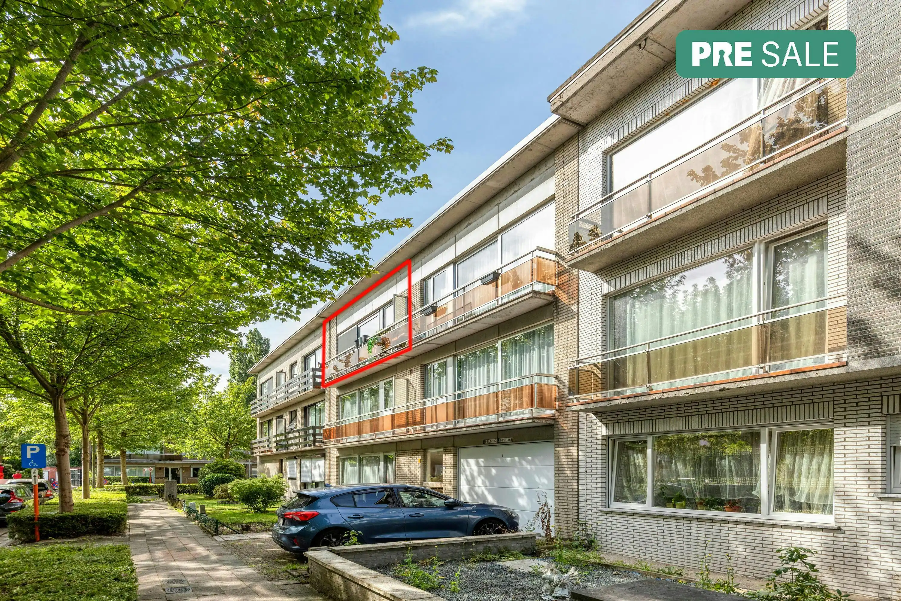 Lichtrijk appartement met garage op toplocatie in Brasschaat foto {{pictureIndex}}