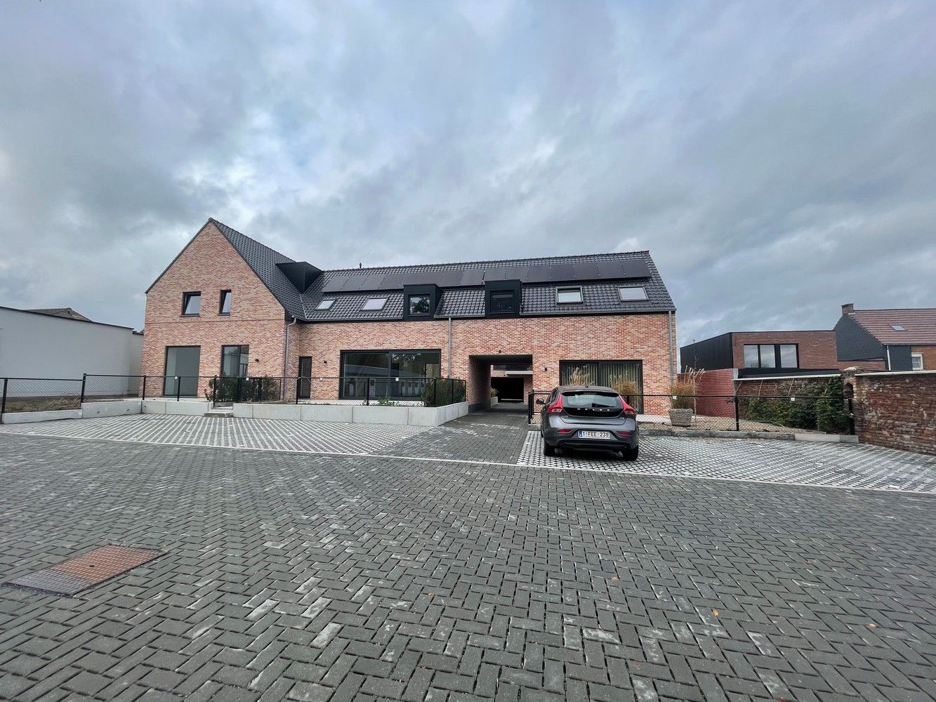 Gelijkvloers appartement met ruim terras, parkingsplaats en extra berging foto 2