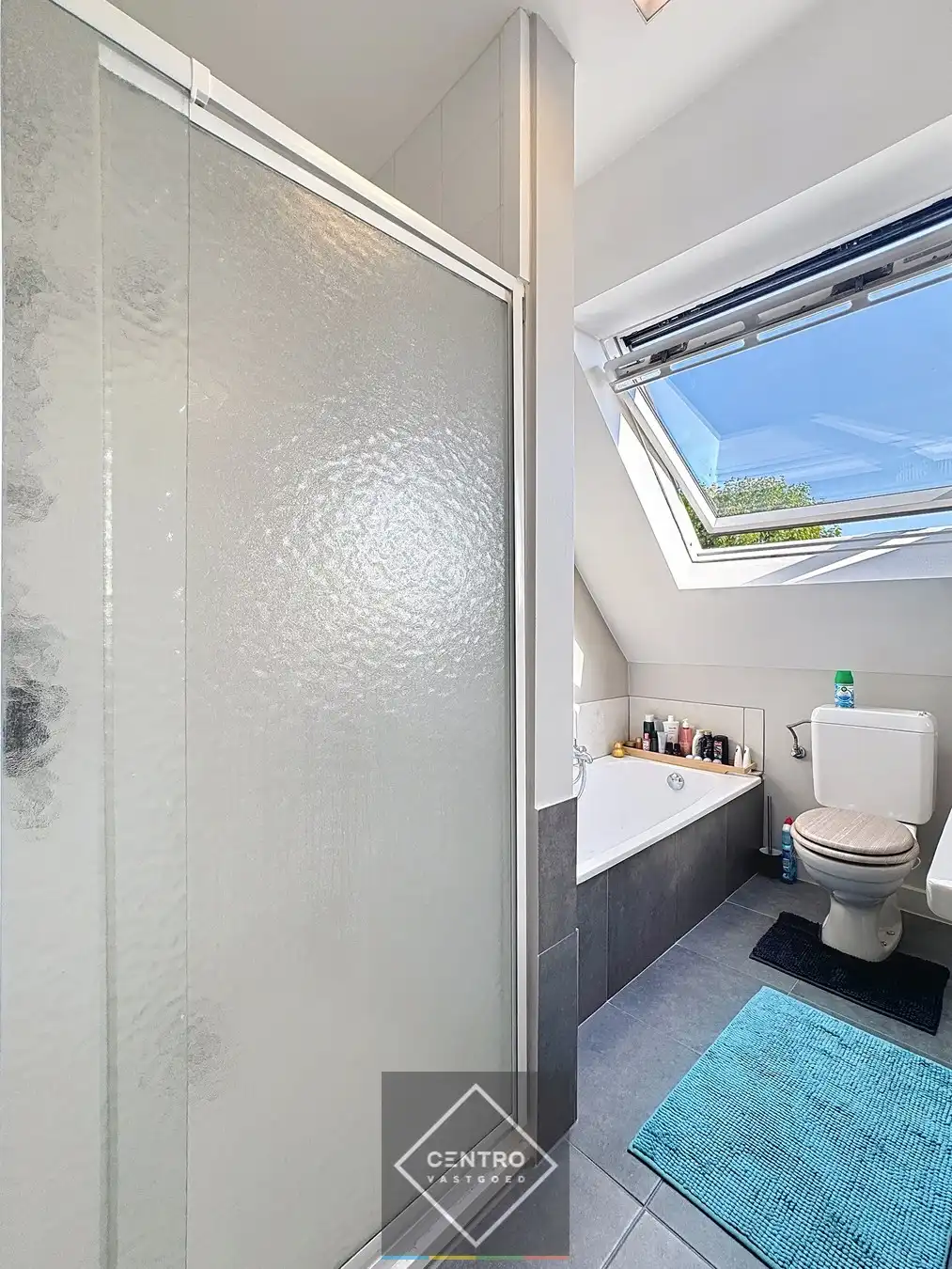 Leuke woning met alle COMFORT met 3 slpks, garage en ZUIDger. tuin! foto 10