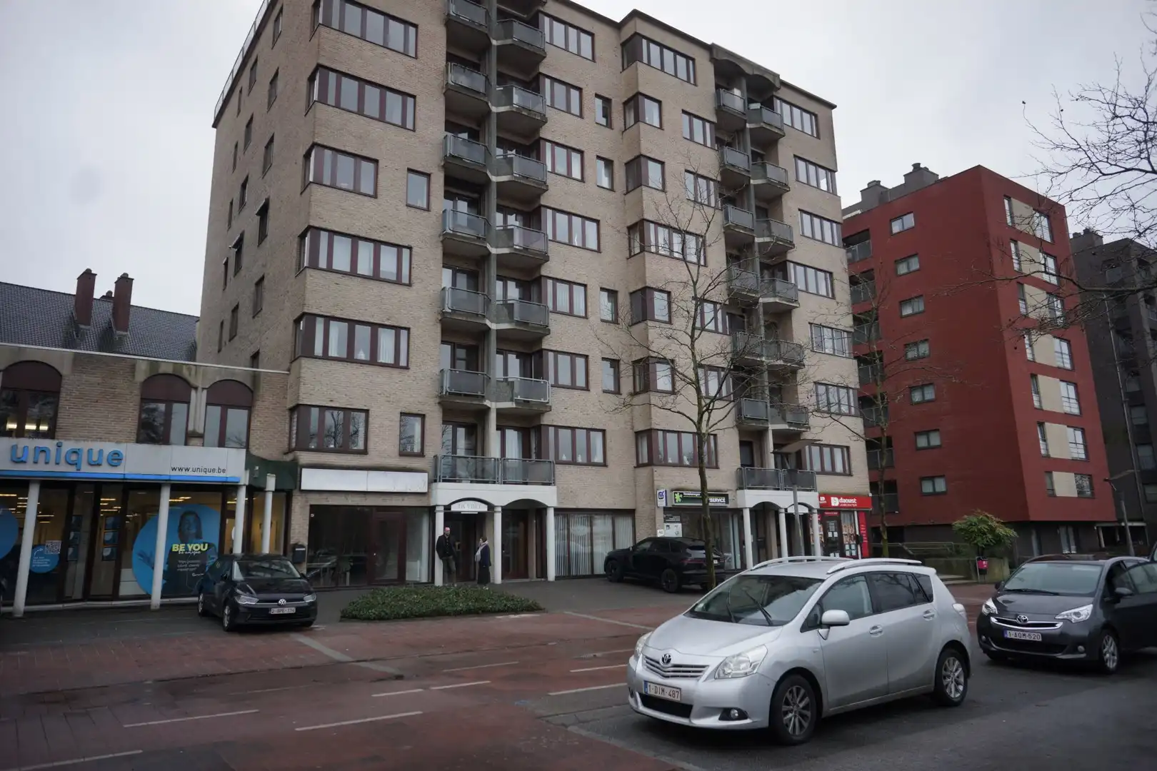 Ruim appartement met 3 slaapkamers én garage te huur in Genk centrum! foto {{pictureIndex}}