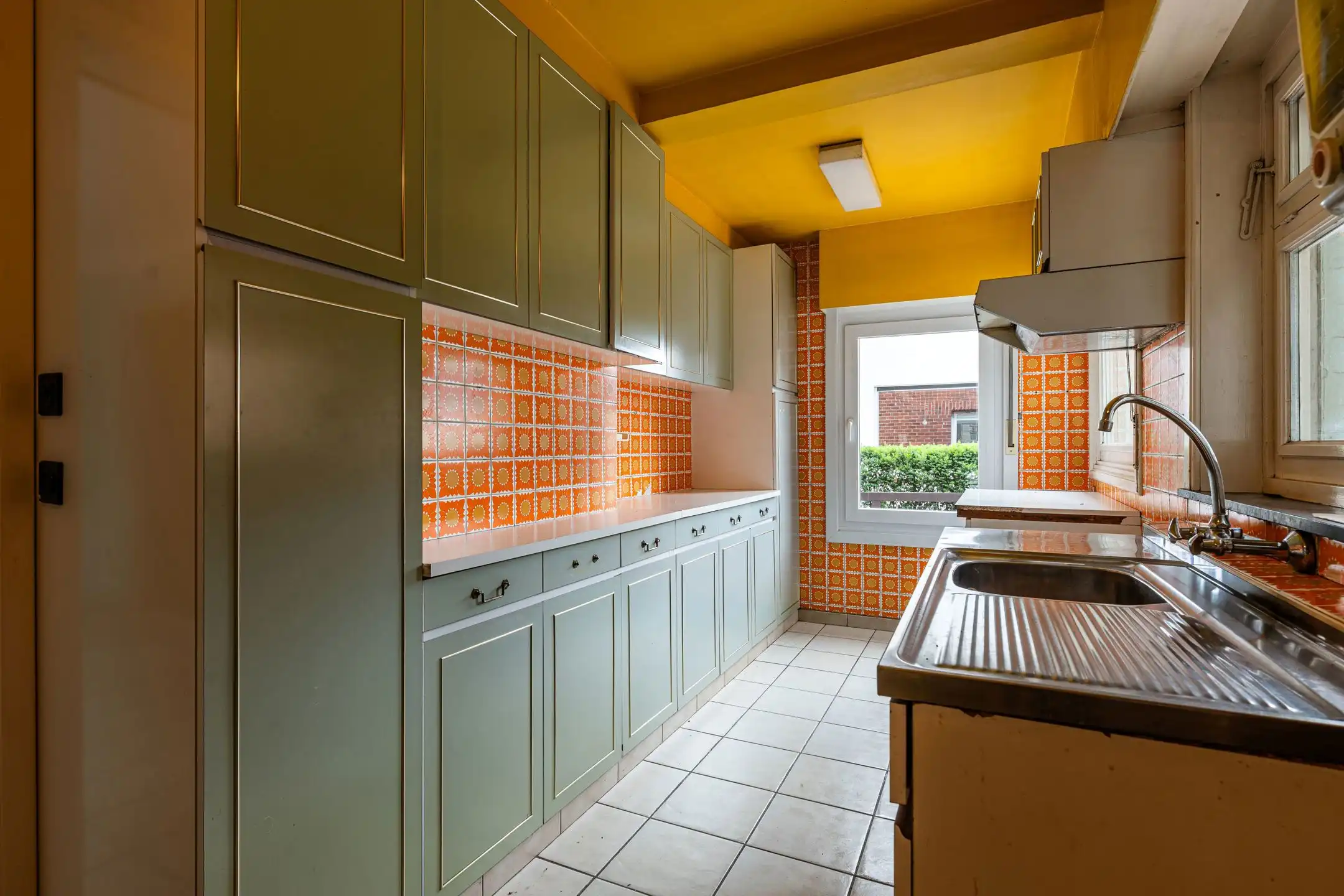 Te renoveren half open woning met veel potentieel!  foto 7