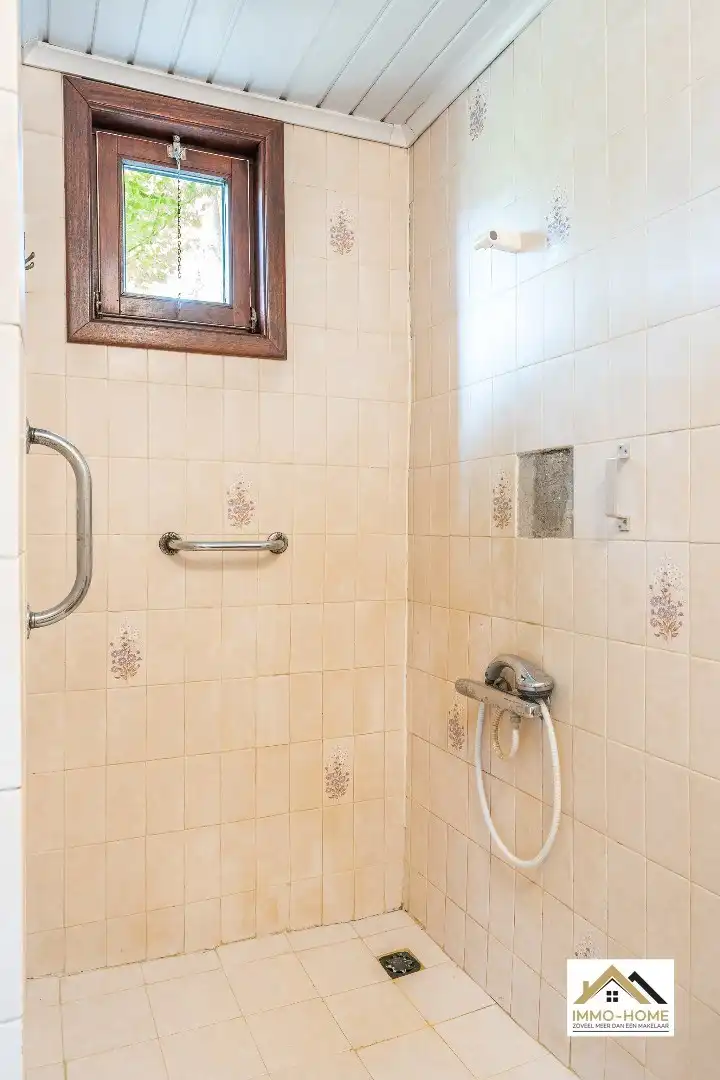 Op te frissen woning op topligging in centrum Lochristi!  foto 25